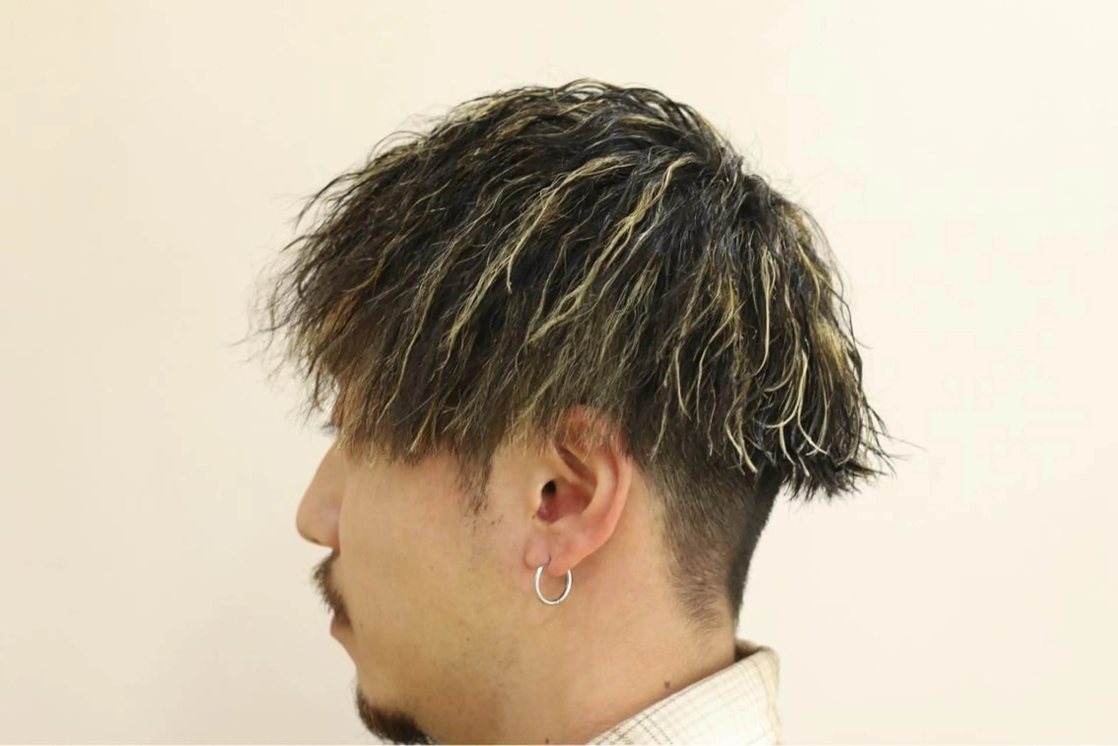 ショート パーマ メンズ メンズブリーチ デザインカラー/ 推しの配色　肥後のヘアスタイル