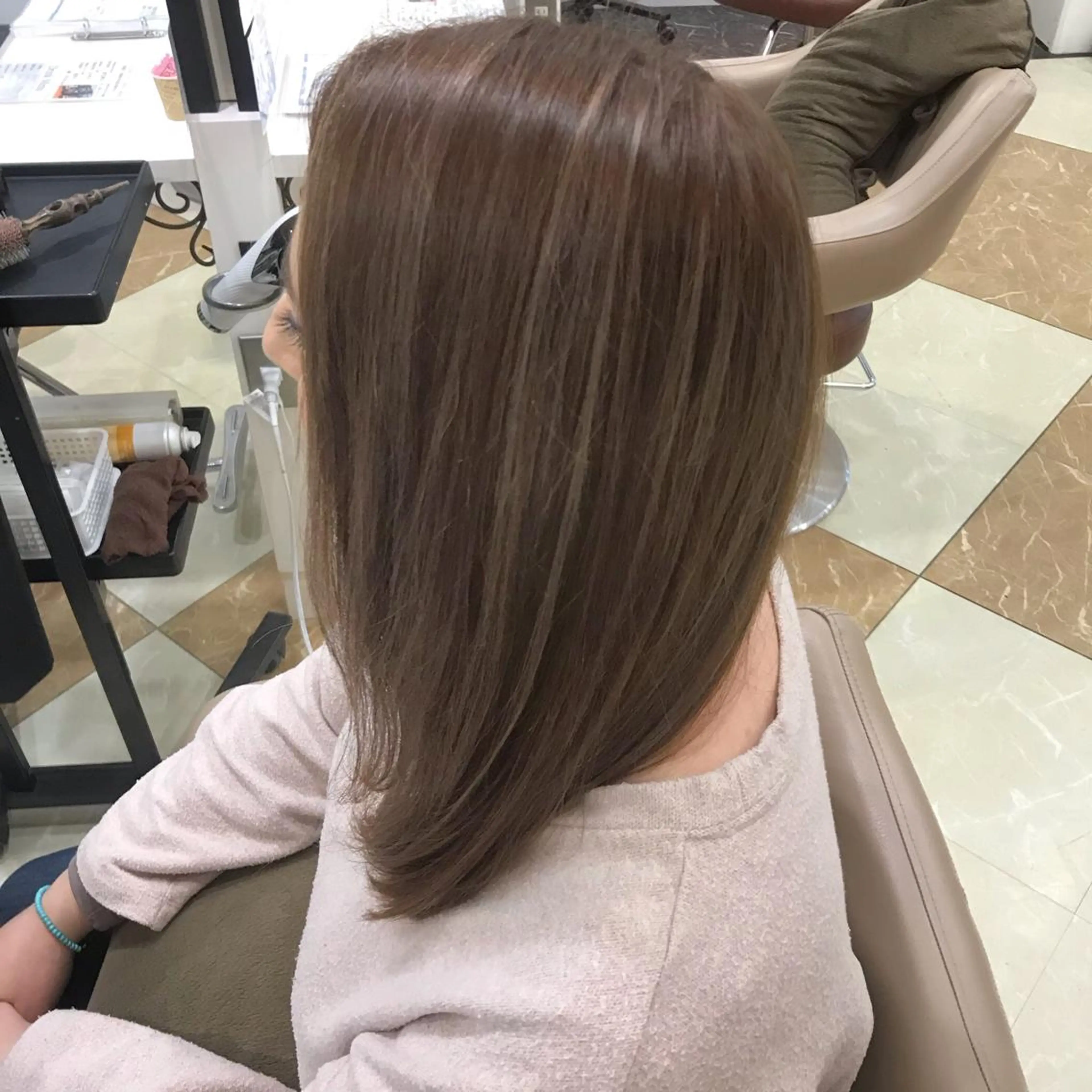 セミロング レイヤーカット カット ヘアカラー トリートメント 阪口 雄佑のヘアスタイル