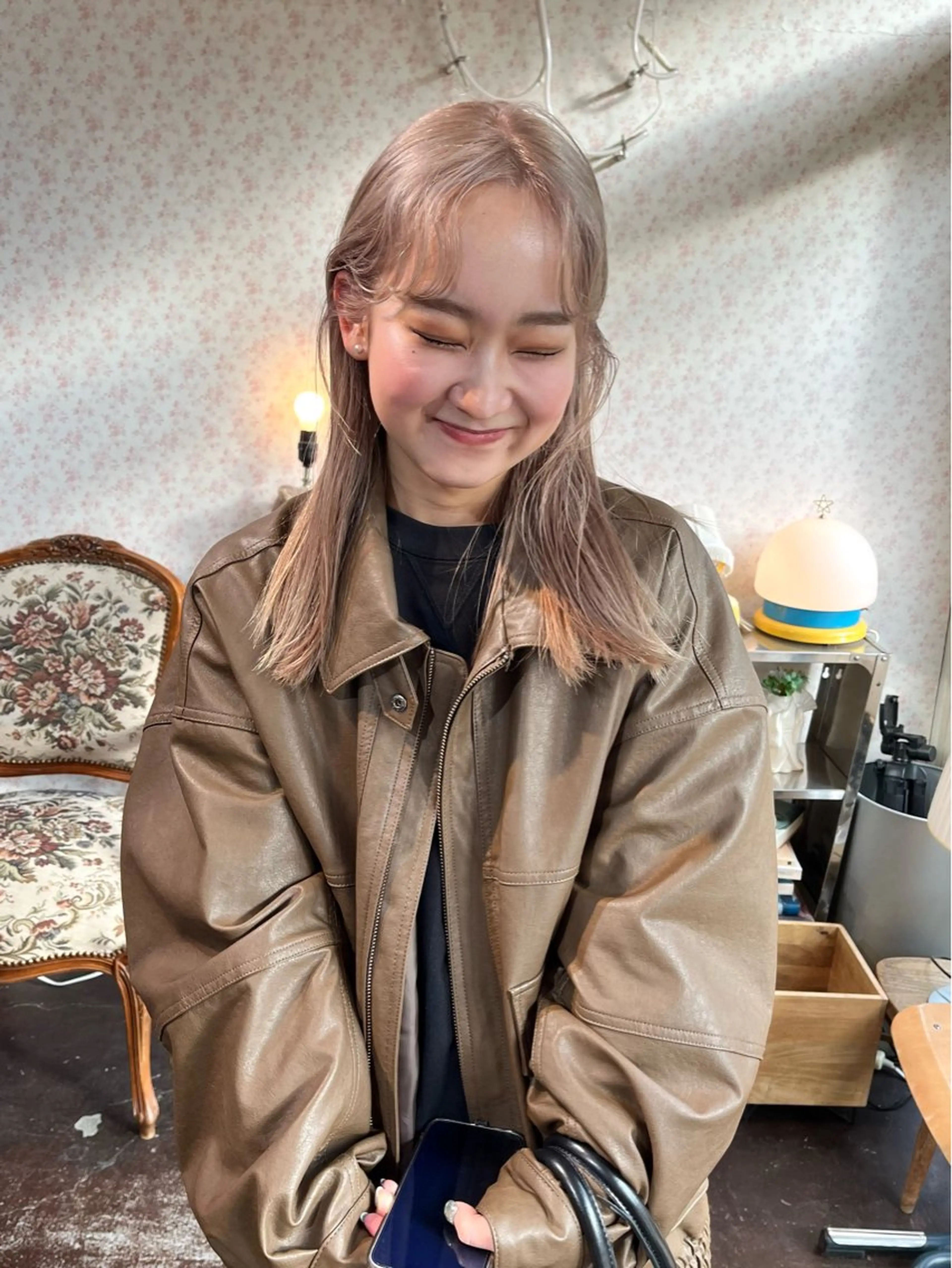 ミディアム カラー ベージュカラー ブリーチ ケアブリーチ ハイトーンカラー ハイトーンベージュ カット ヘアカラー トリートメント iru所属・mi kiのヘアスタイル