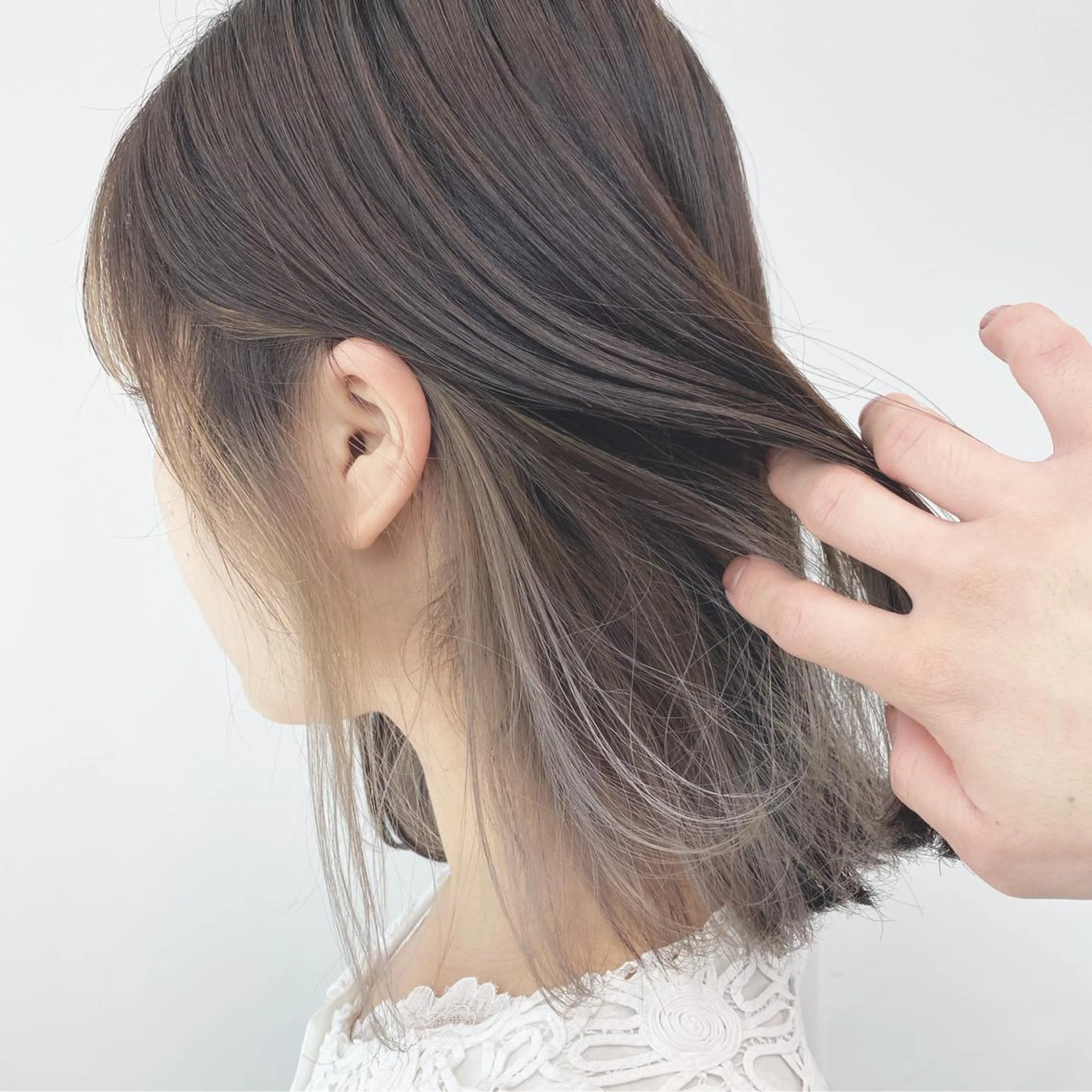 ミディアム カラー ヘアアレンジ ベージュカラー ブリーチ インナーカラー ホワイトベージュ ヘアカラー トリートメント 🦄インナーカラー 🦄貫井彩花のヘアスタイル