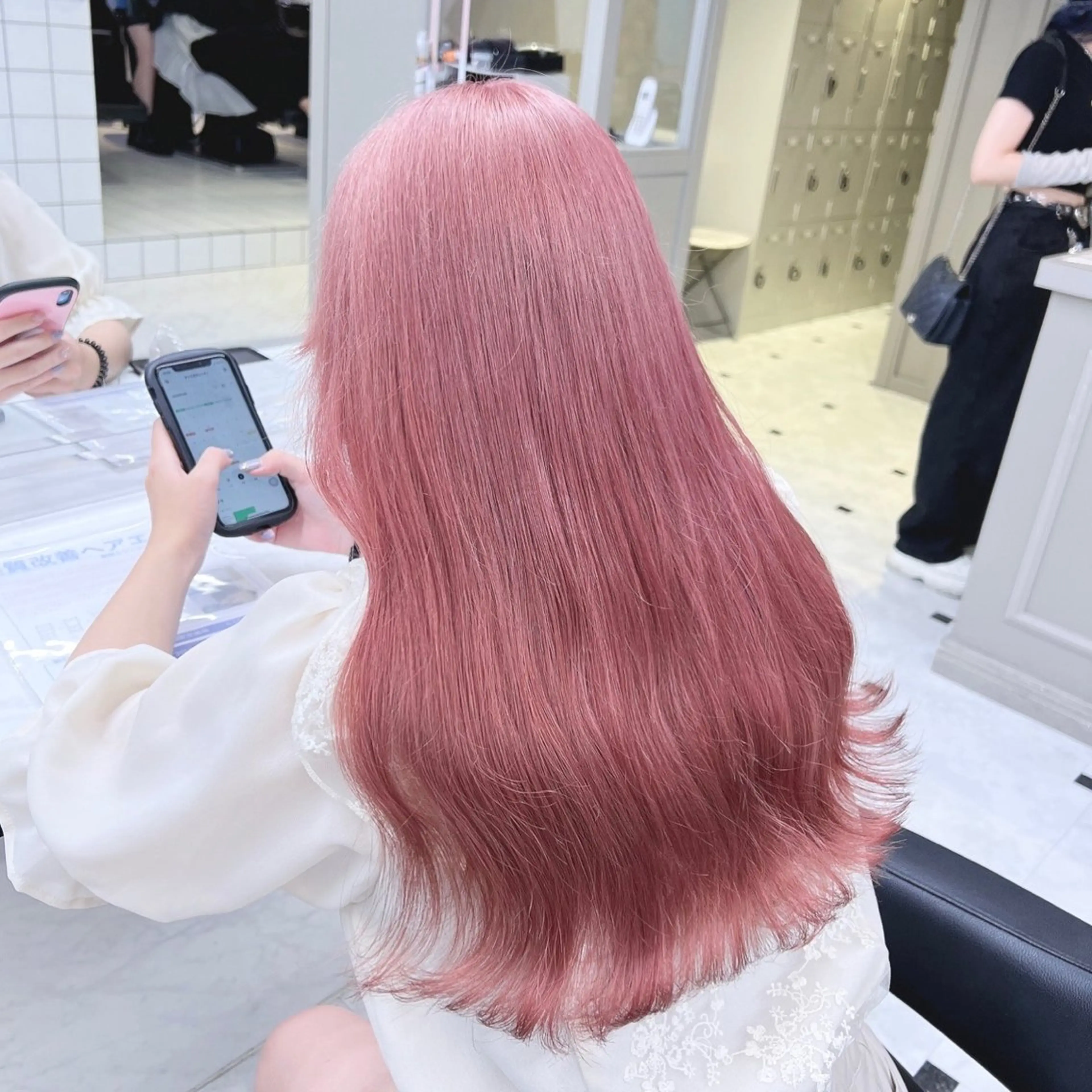 ロング カラー ヘアアレンジ ブリーチ ピンクカラー ホワイトピンク ヘアカラー トリートメント ヘッドスパ ヘアセット 💖ダブルカラー💖 chihiro🌷のヘアスタイル