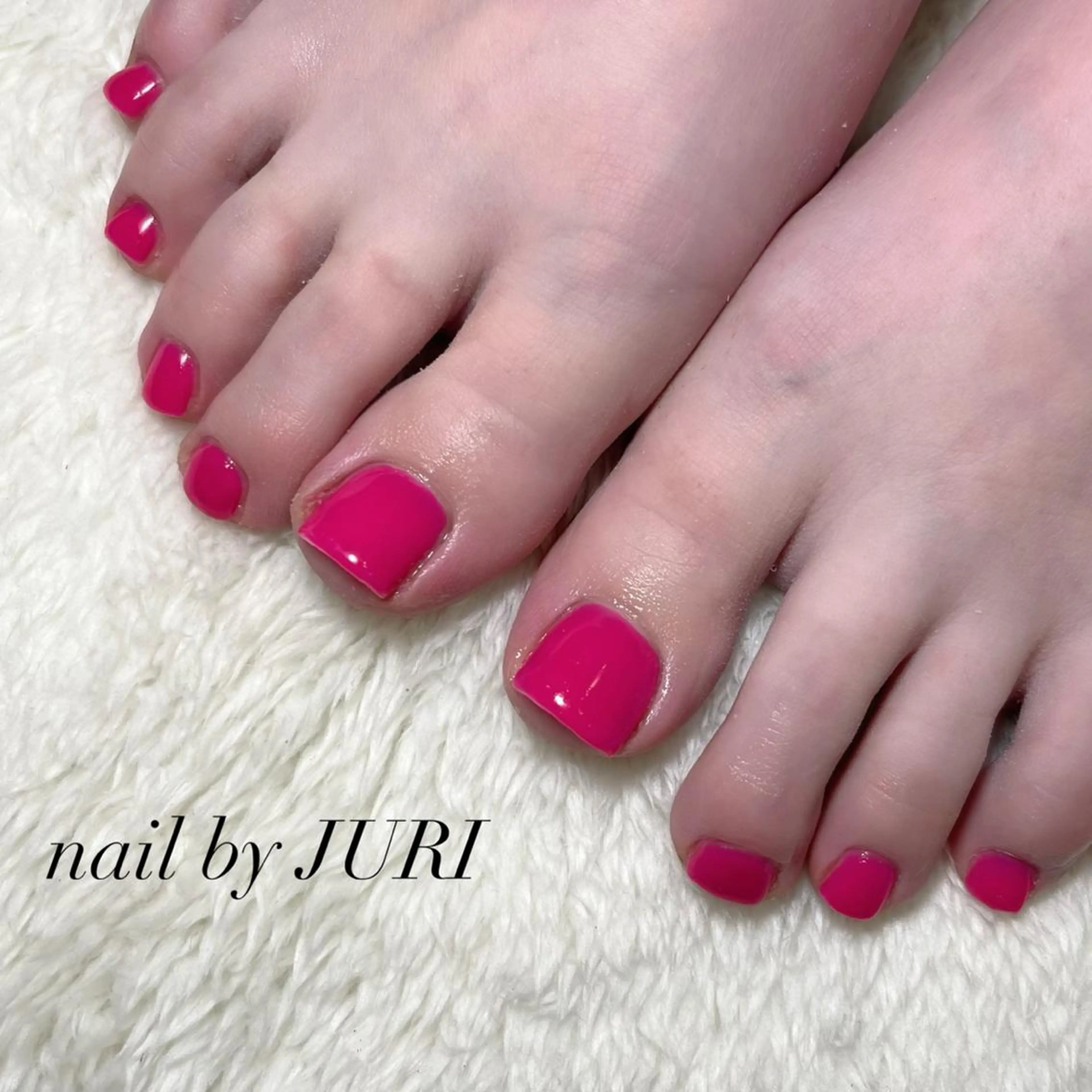 ネイル フットネイル フレンチネイル ジェルネイル ラメ(グリッター) ラメグラデーション NEO Beauty Salon所属・𝐍𝐄𝐎 𝐉𝐔𝐑𝐈のネイルデザイン