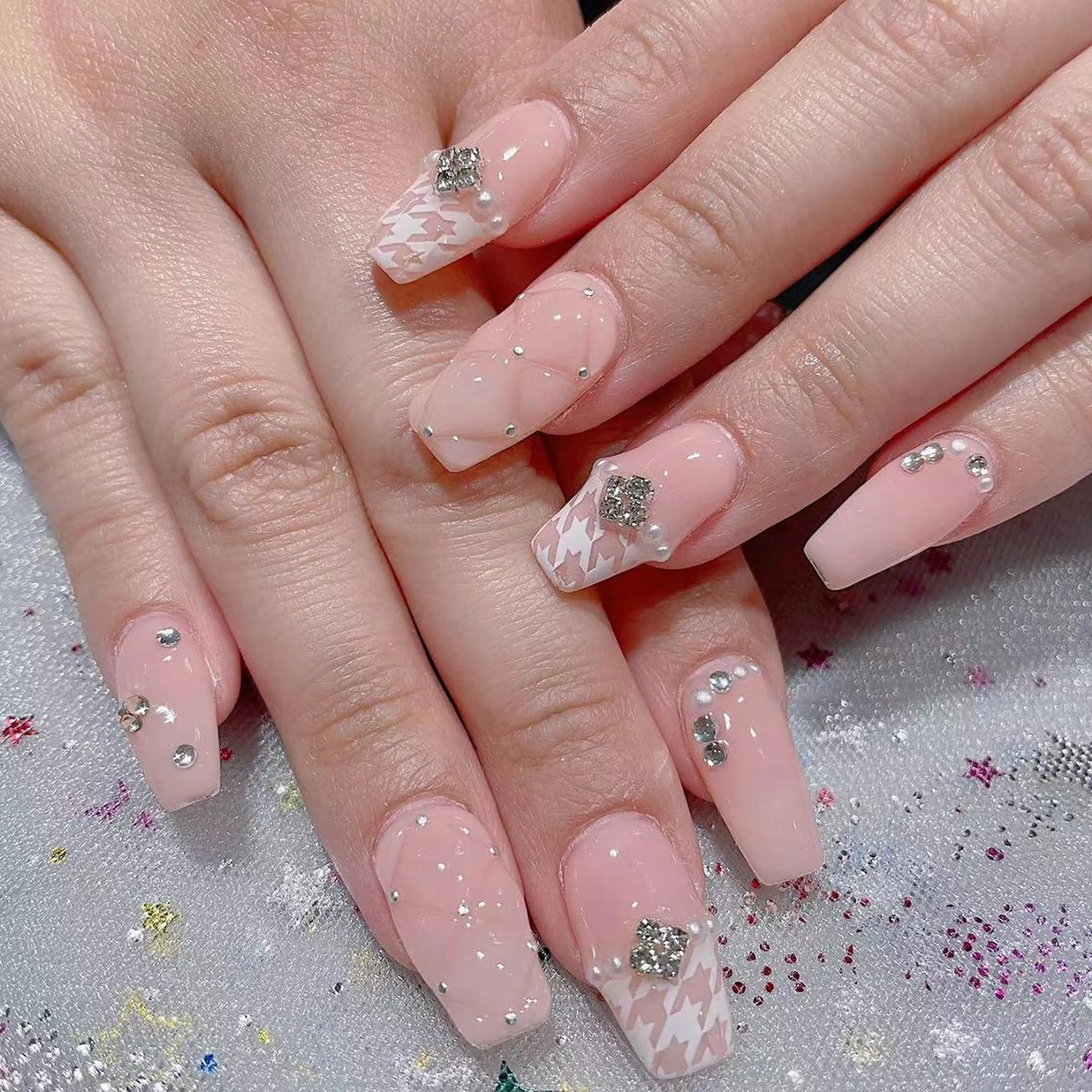 ネイル アートネイル 長さ出し ネイルチップ Queens ciciのネイルデザイン