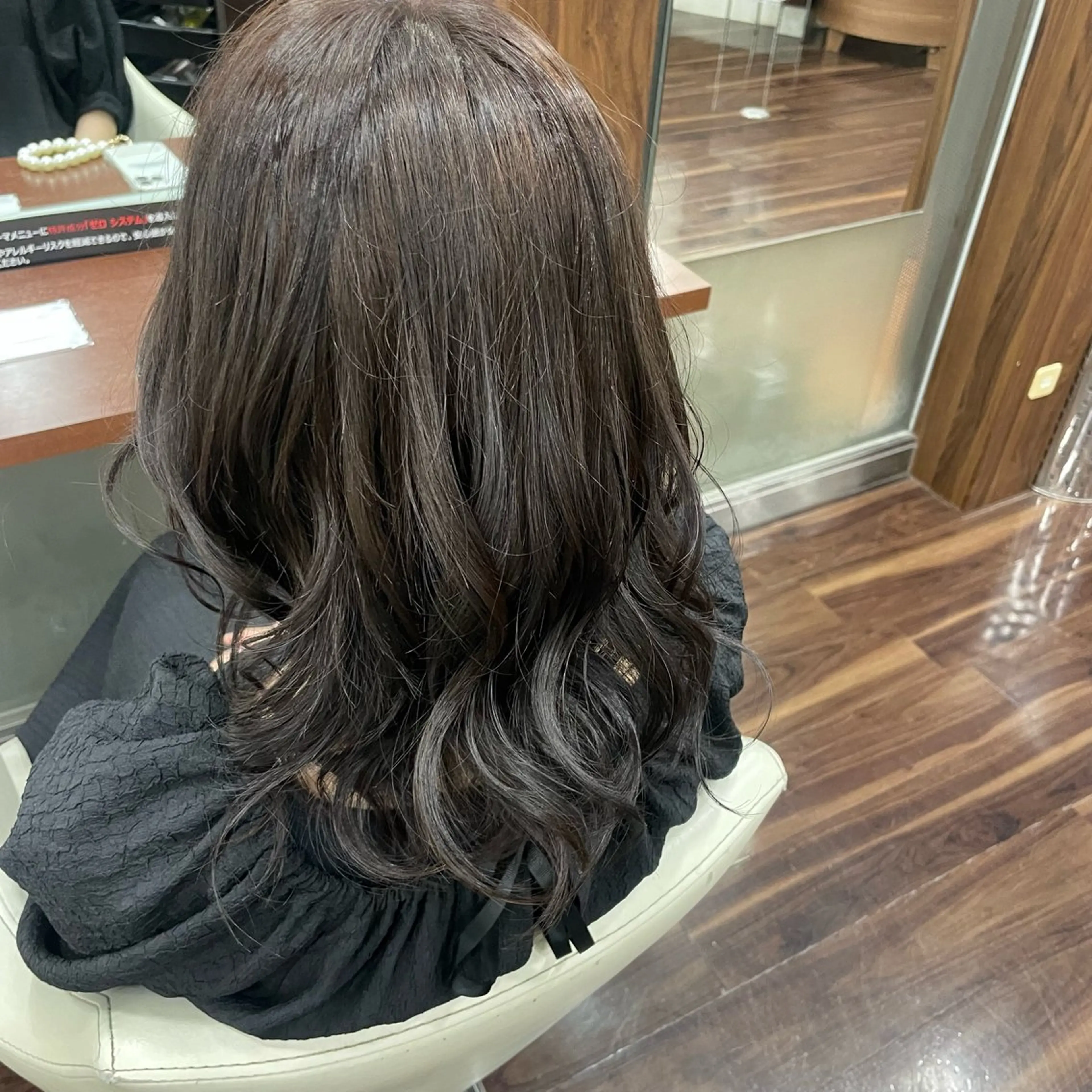 ミディアム カラー 岩本 彩花のヘアスタイル