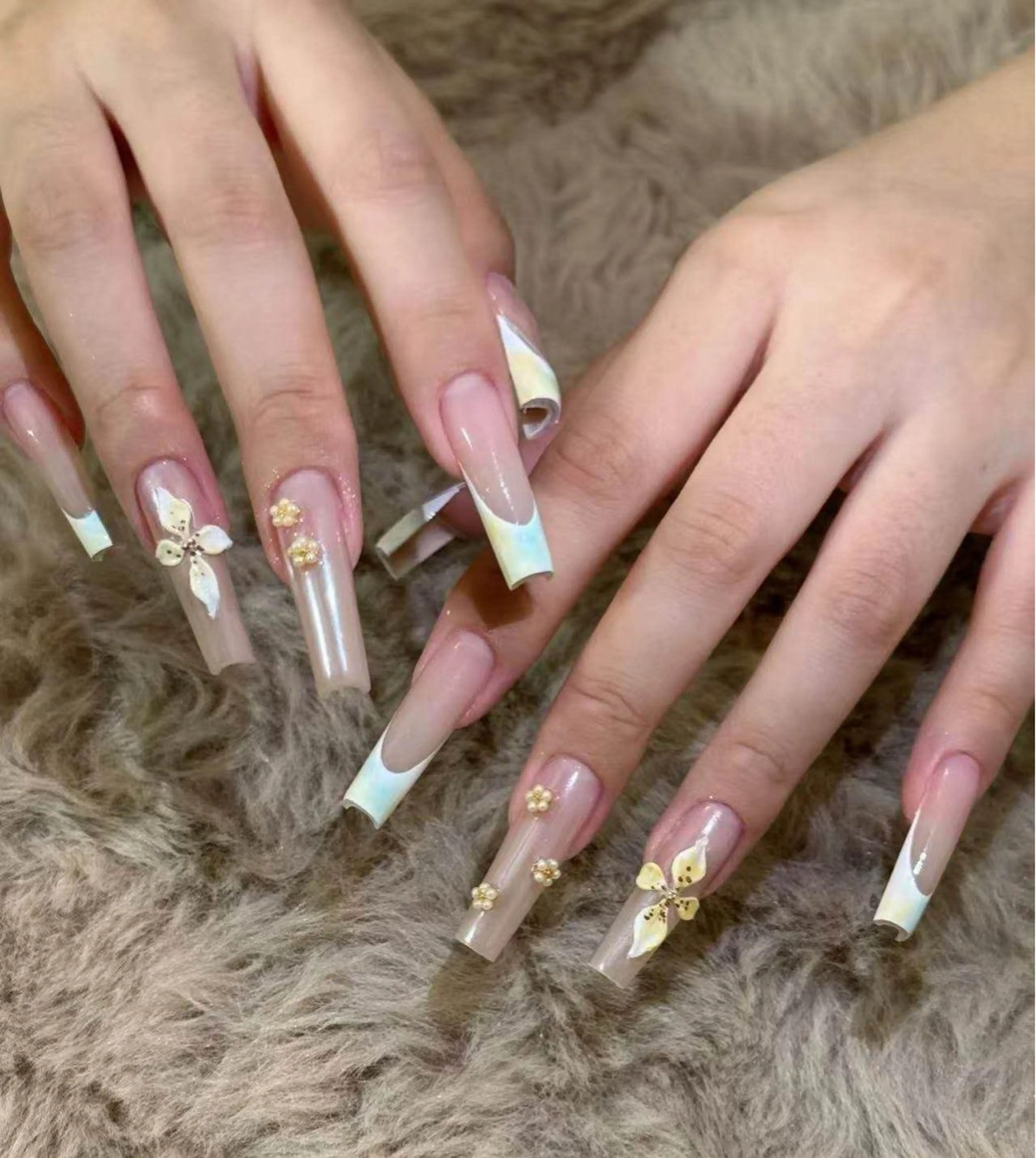 ネイル オーロラネイル フラワーネイル フットネイル フレンチネイル ジェルネイル ハンドネイル BabyYouMi nailのネイルデザイン