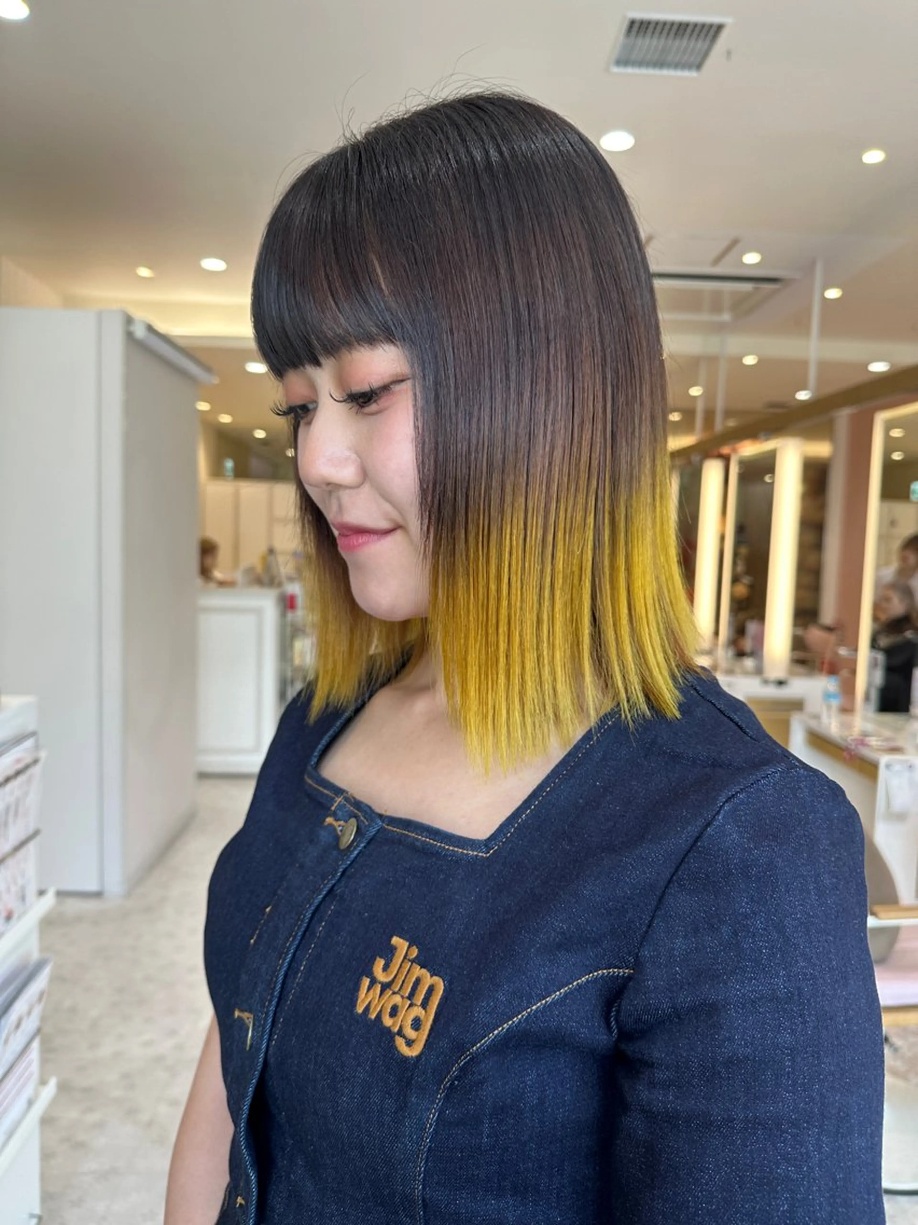 ミディアム イエローカラー カット ヘアカラー トリートメント レイヤーカット/ ハイトーンchimiのヘアスタイル