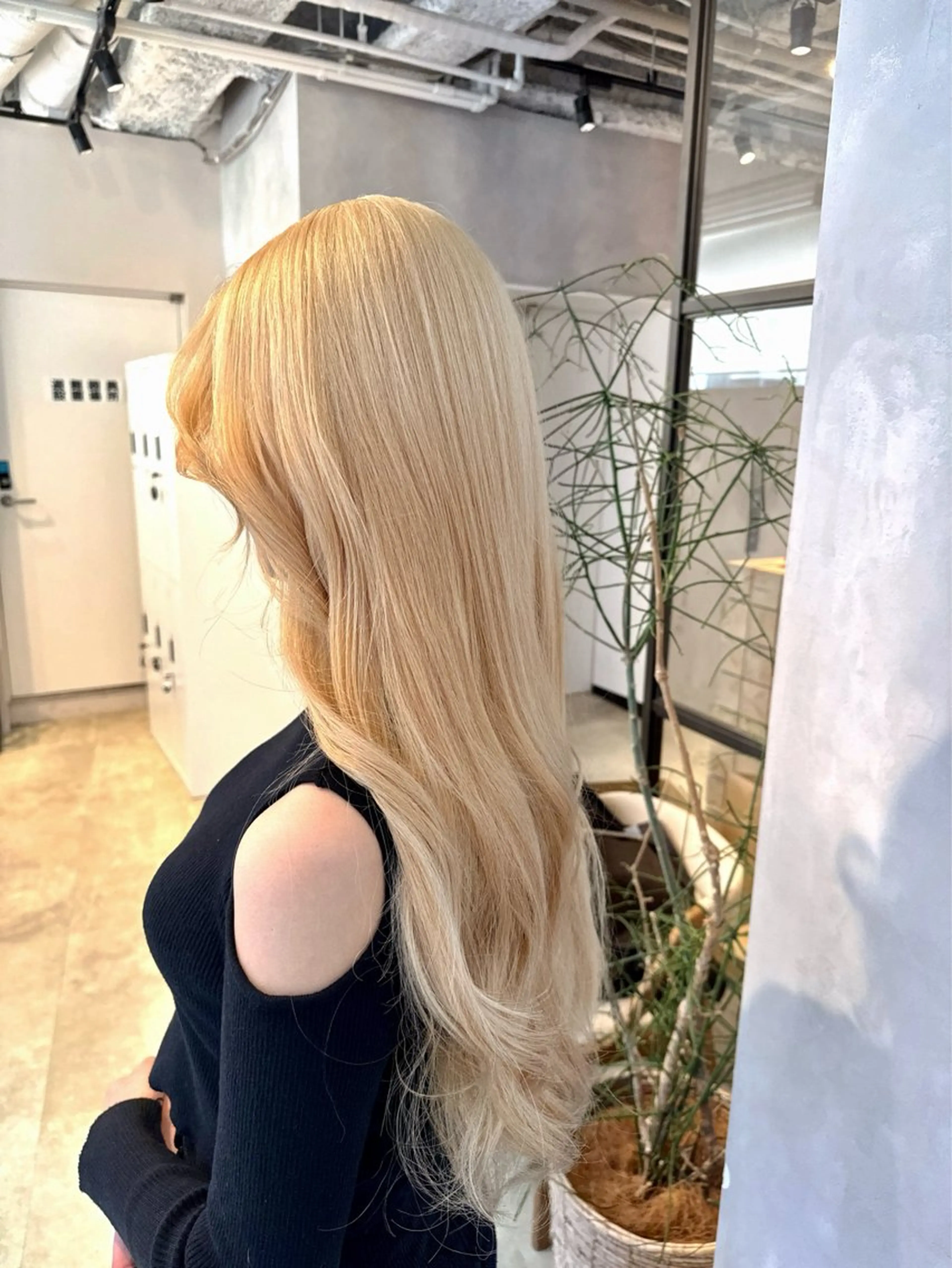 カラー ブリーチ 抜きっぱなしブロンド ブロンド カット ヘアカラー トリートメント 透明感カラー✨艶髪 制作🌱山根あゆみのヘアスタイル