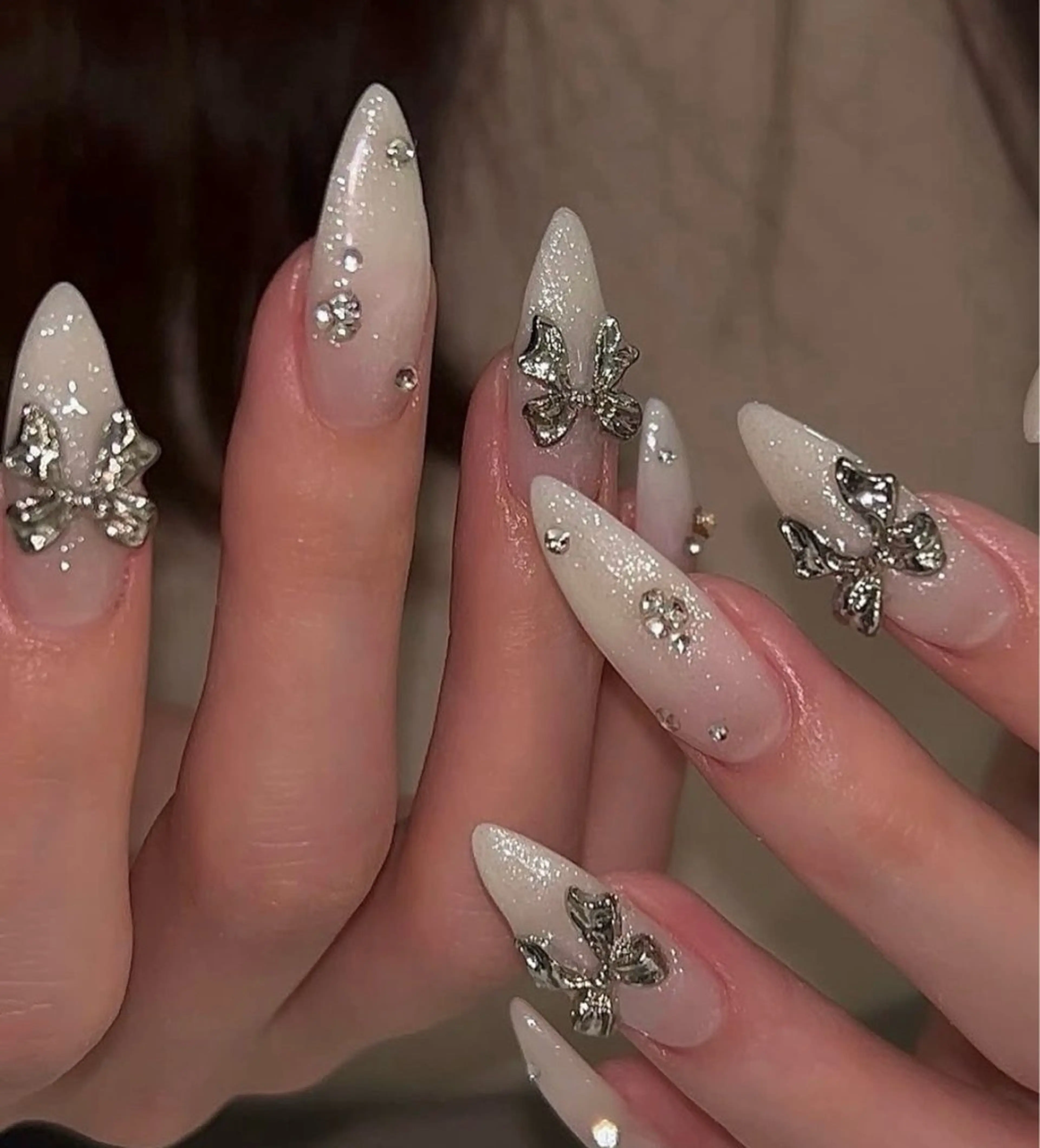 ネイル アートネイル オーロラネイル フレンチネイル ジェルネイル グラデーション ハンドネイル Ryunail所属・Ryu Nail Shinokuboのネイルデザイン