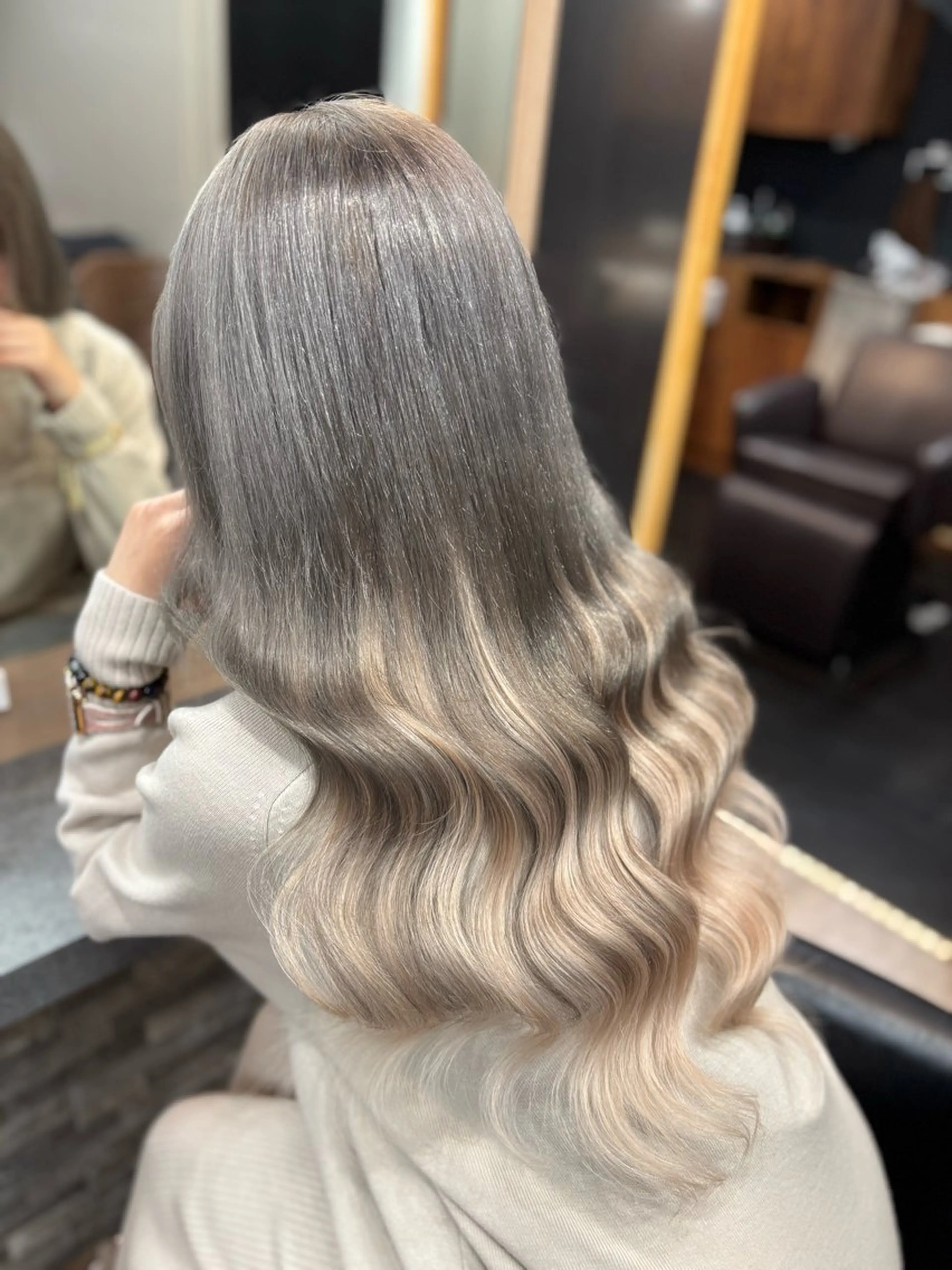 ロング カラー ブリーチ シルバー ホワイトシルバー エクステ 髪質改善 カット ヘアカラー エクステ 横浜/エクステ特化× 艶カラー/あいかのヘアスタイル