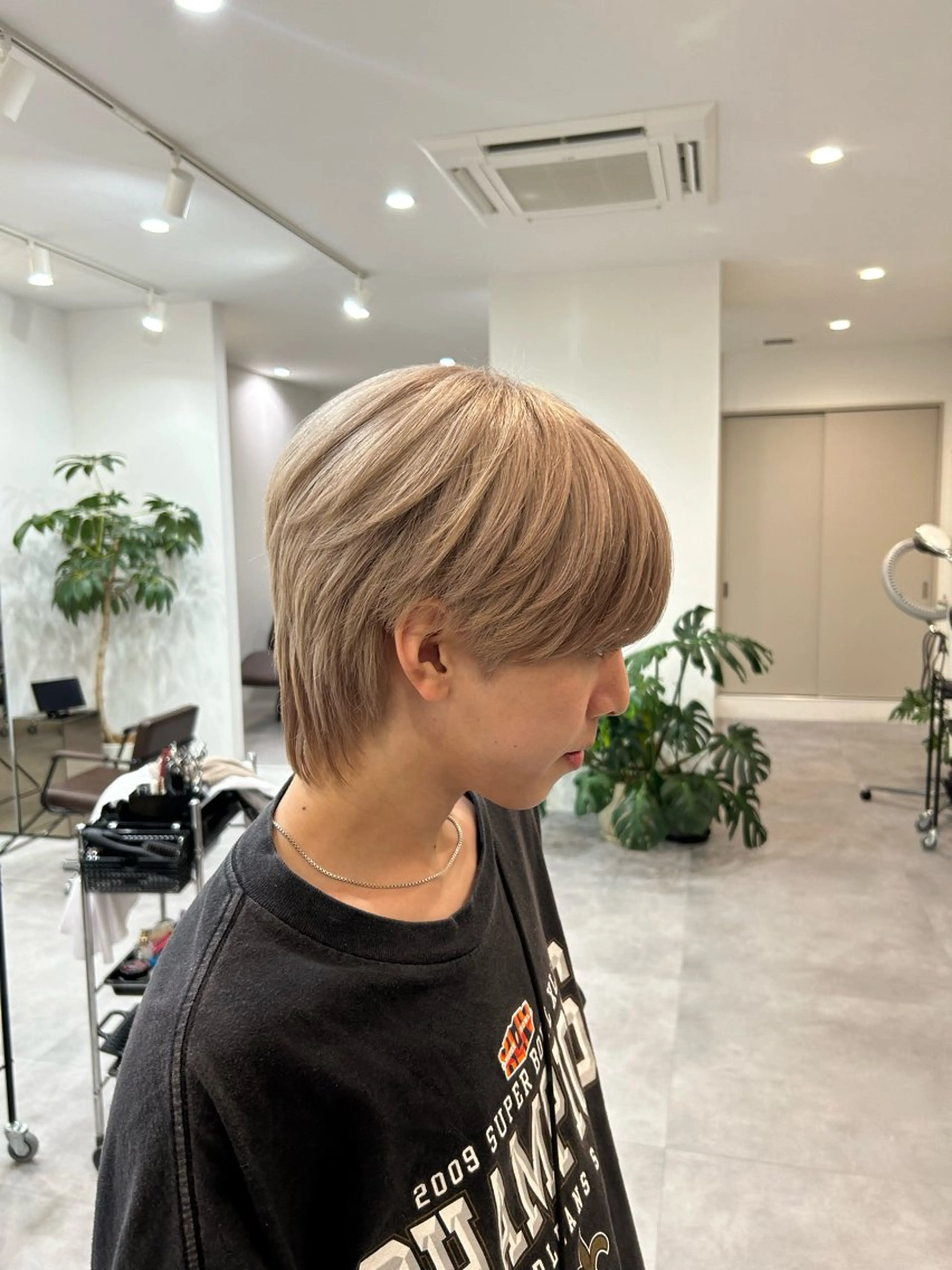 カラー ベージュカラー ブロンド ミルクティーベージュ ヘアカラー YUEN イシイ アミのヘアスタイル