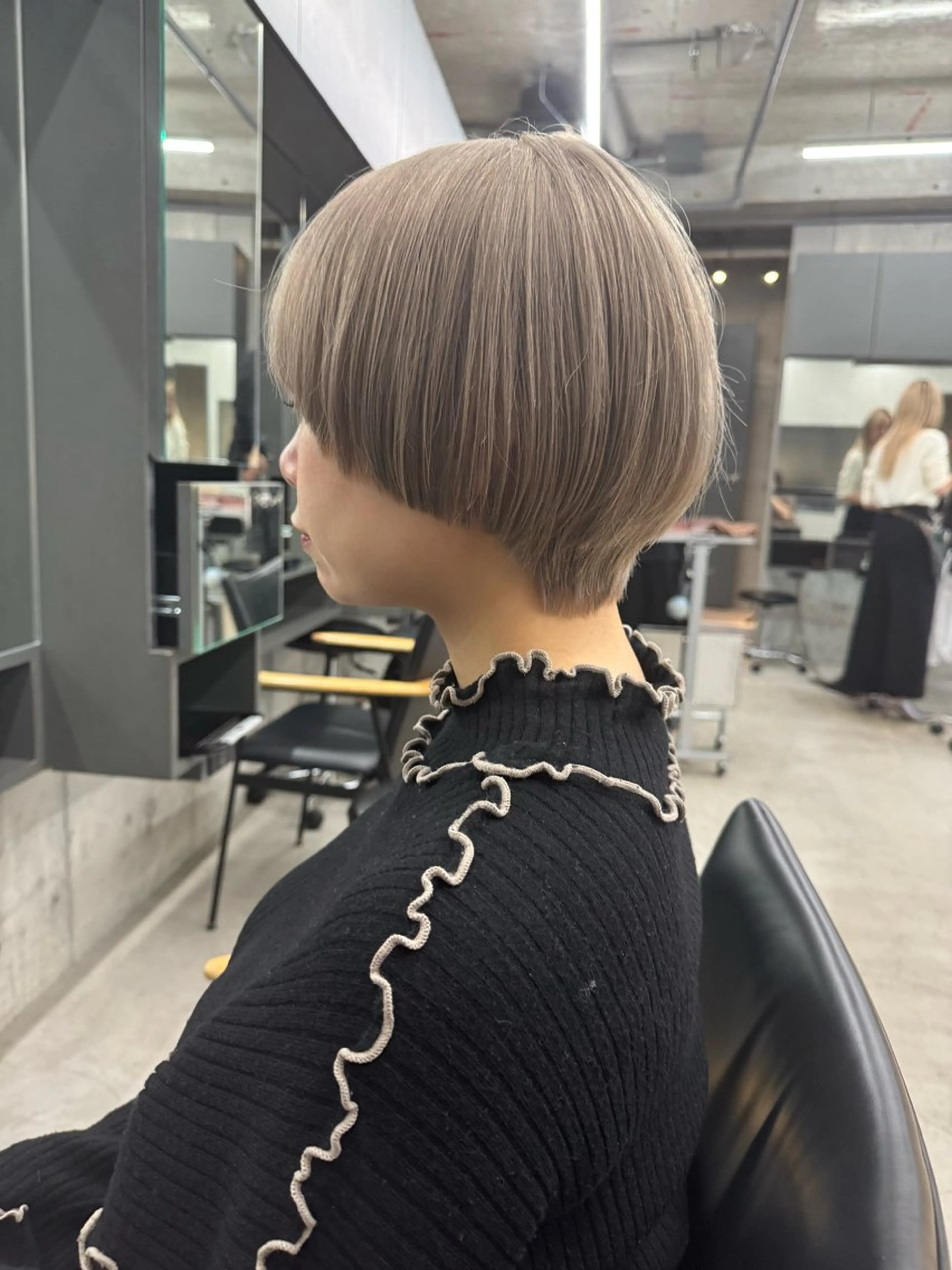 ショート カラー ベージュカラー ミルクティーベージュ 🌈前田 ジュンのヘアスタイル