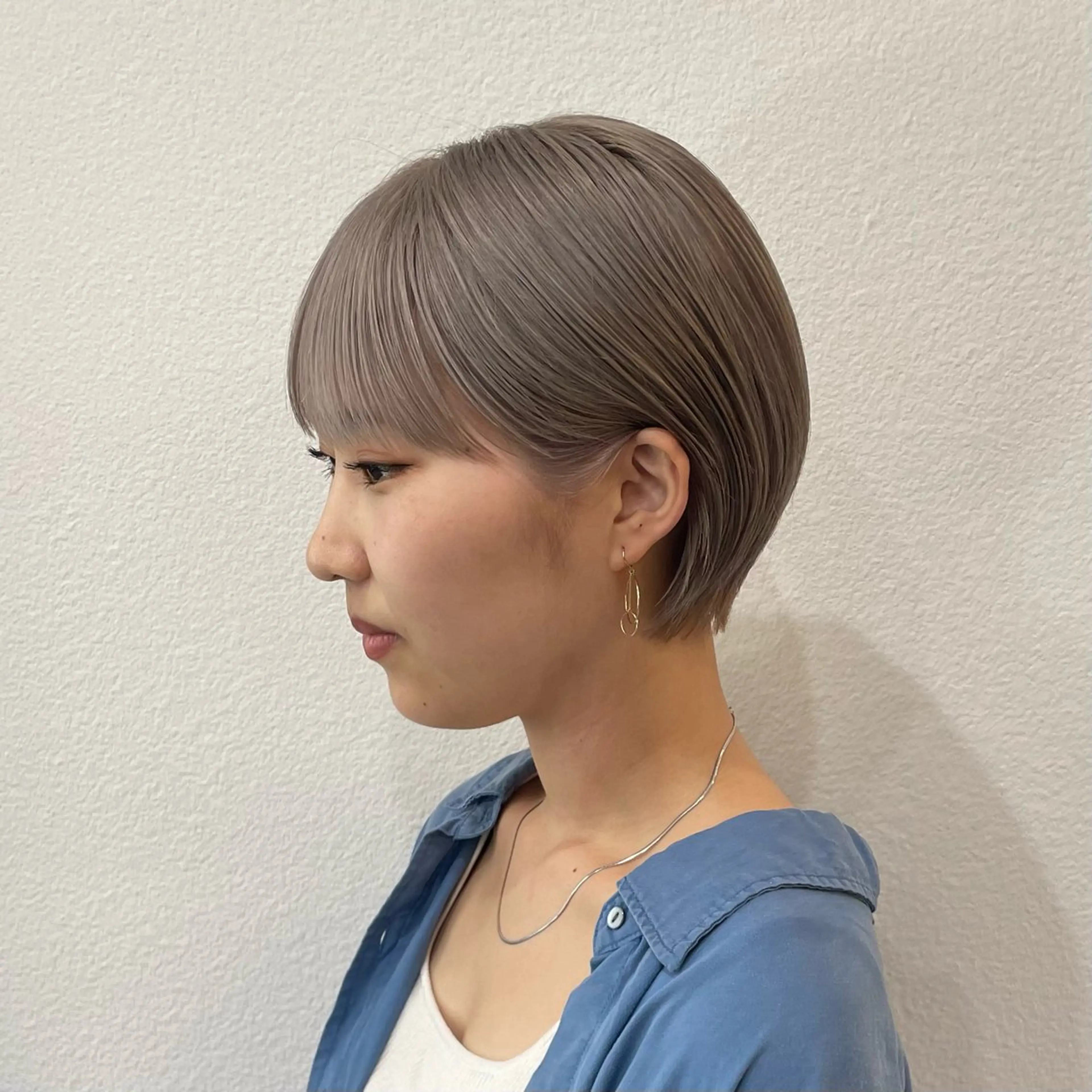 ショート カラー ベージュカラー ハイトーンカラー ハイトーンベージュ ショートヘア ハイトーン/ ウルフ/suzuhaのヘアスタイル