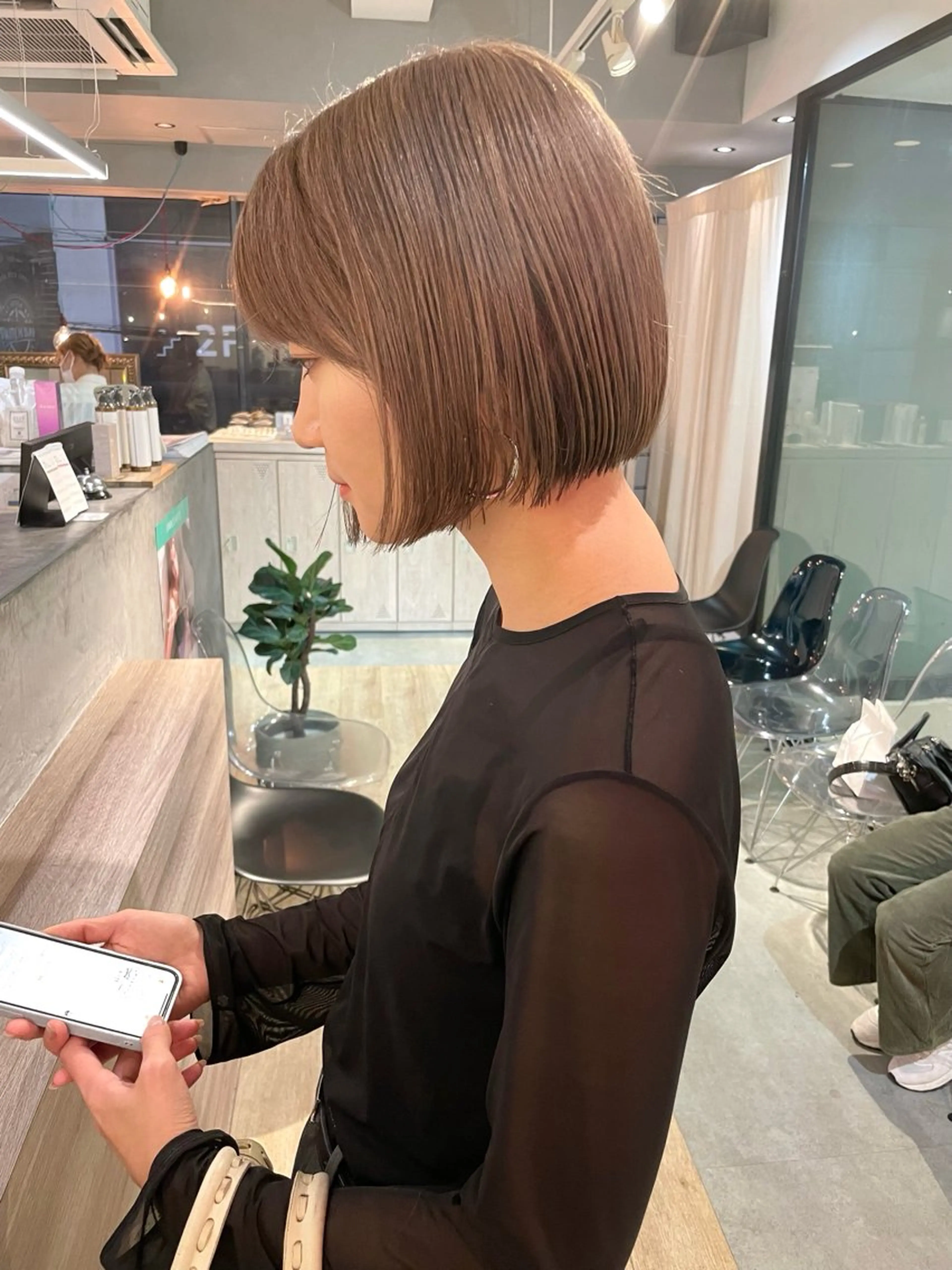 ショート カラー カット ヘアカラー ぱつっとボブ 古家 佑真のヘアスタイル