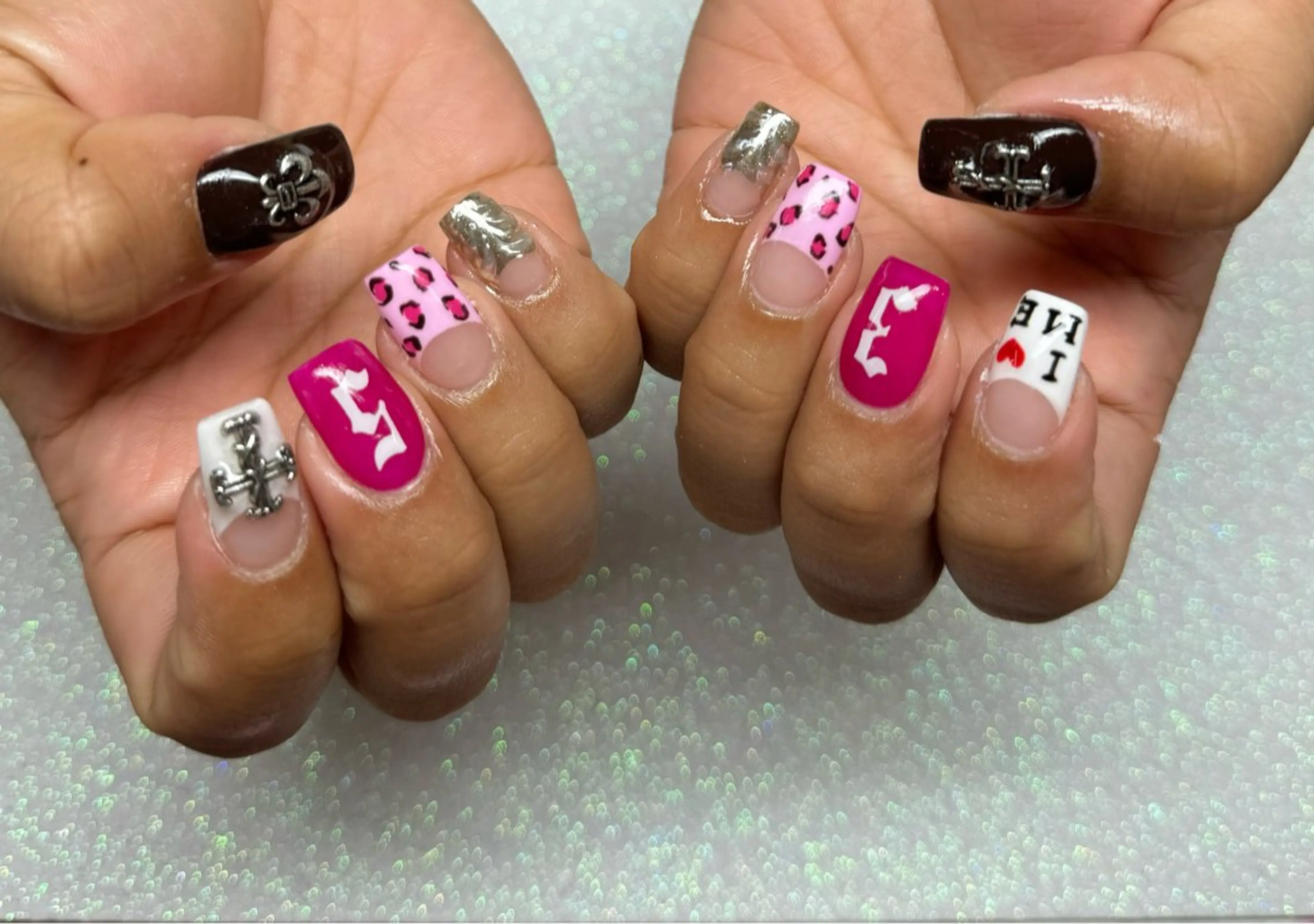 ネイル ハンドネイル VIERU 🌈🎀💖のネイルデザイン