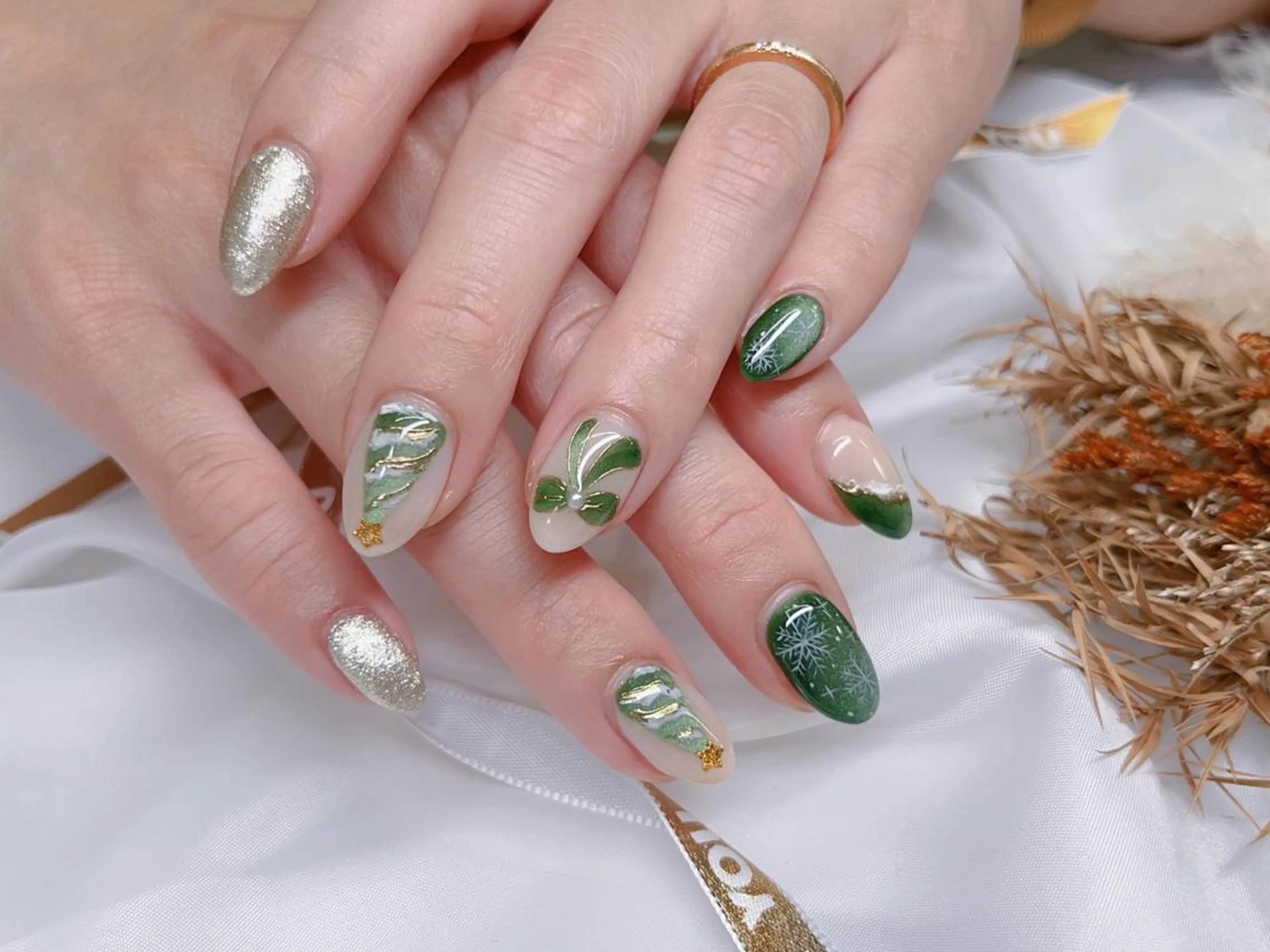 ネイル 冬ネイル クリスマス ハク キのネイルデザイン