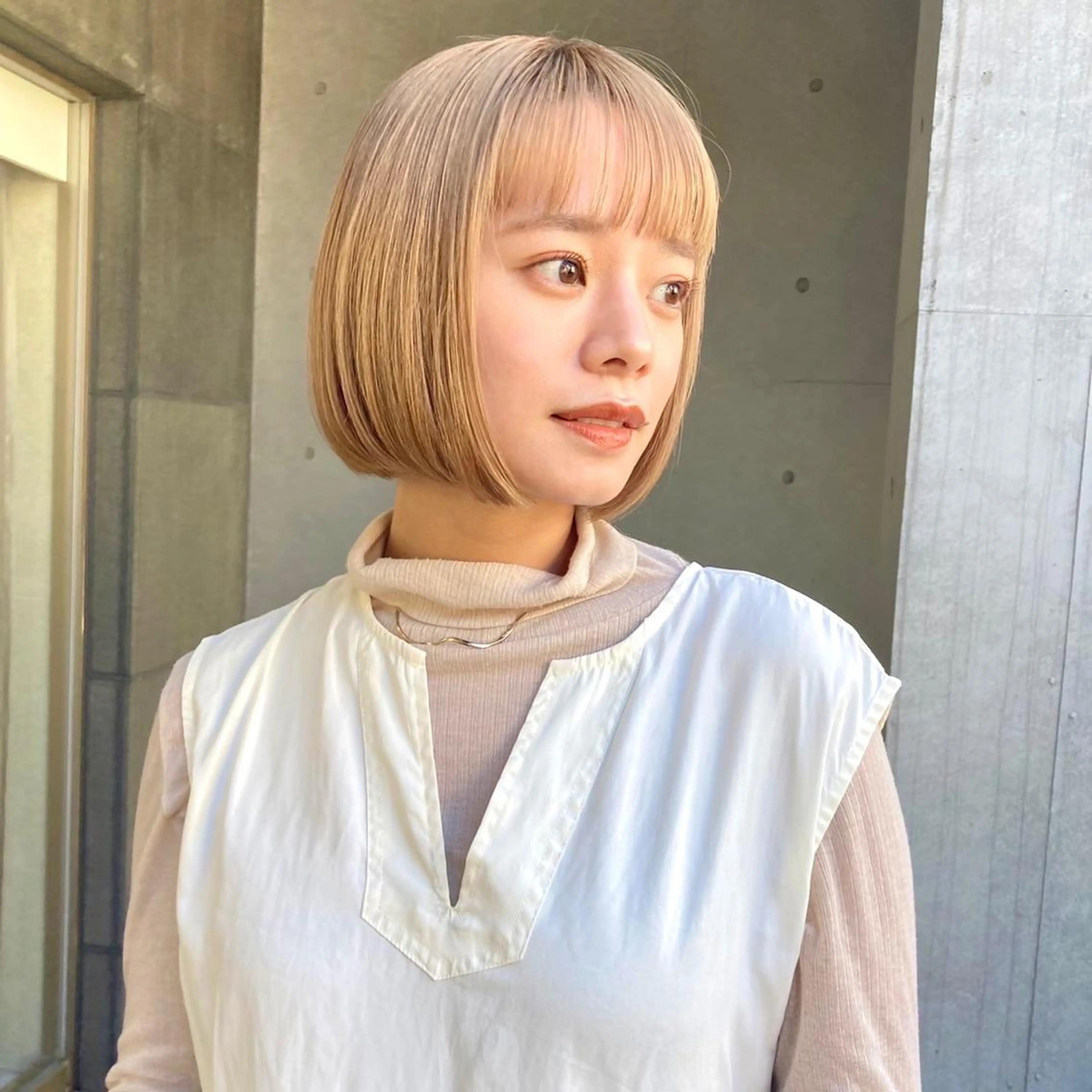 ミディアム カラー ベージュカラー ハイトーンカラー ハイトーンベージュ 暖色/艶髪/ボブ/ ミディアム/Ayaのヘアスタイル