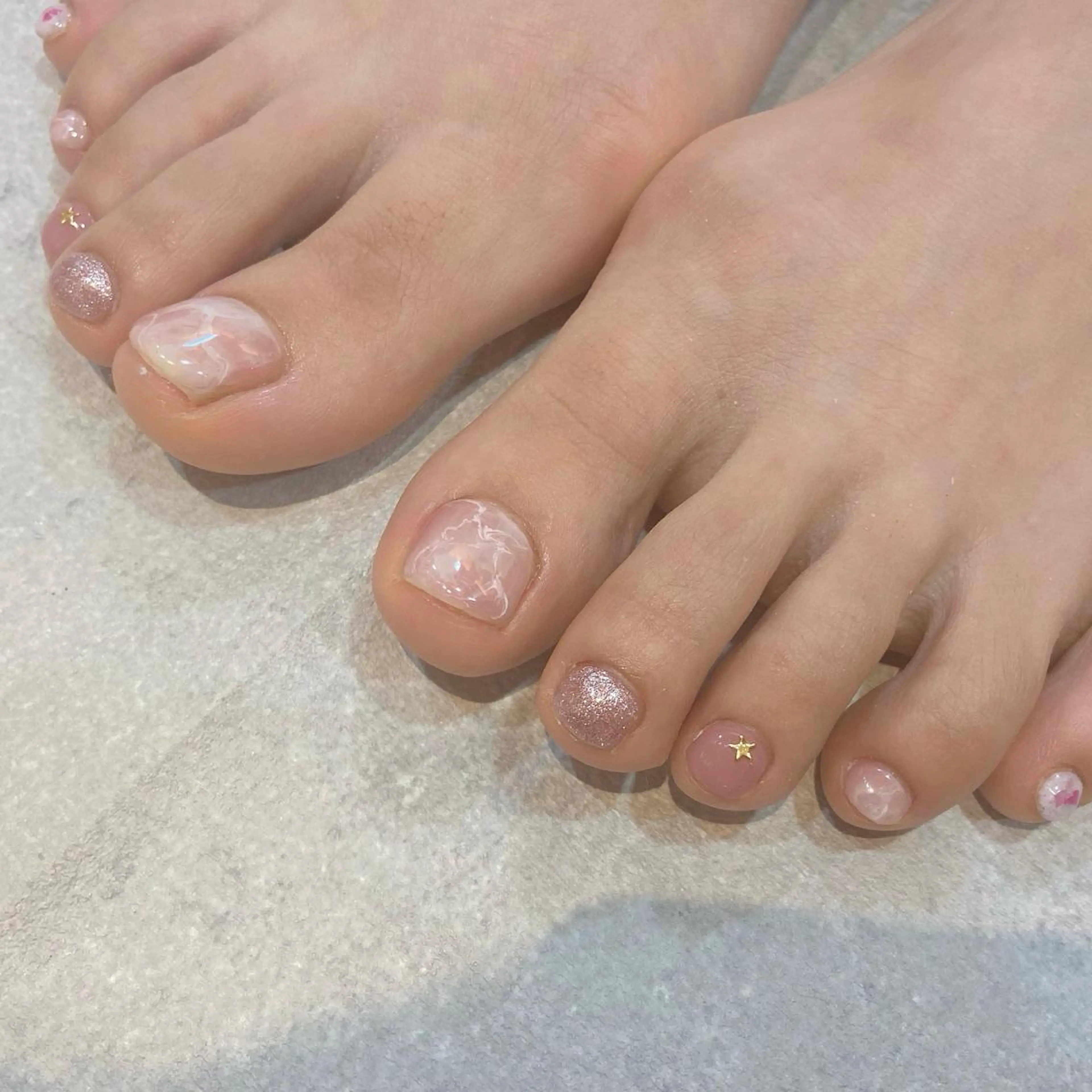 ネイル 大理石ネイル(マーブル) フットネイル 𝕄𝕚𝕪𝕦🤍 自由が丘⌇パラジェルのネイルデザイン