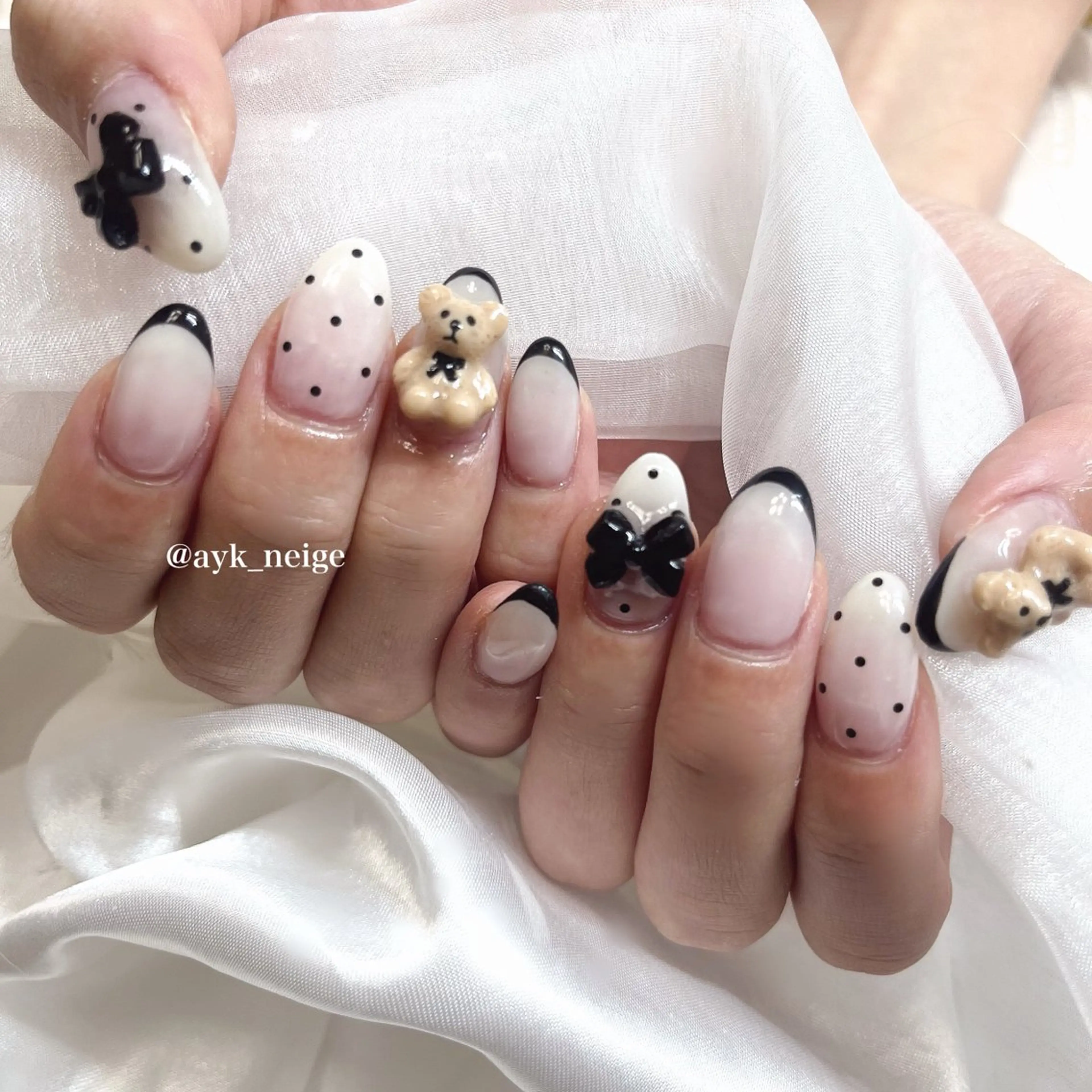 ネイル フットネイル キラキラネイル 韓国ネイル リボン シンプルネイル n'eige nail所属・大谷 綾香のネイルデザイン