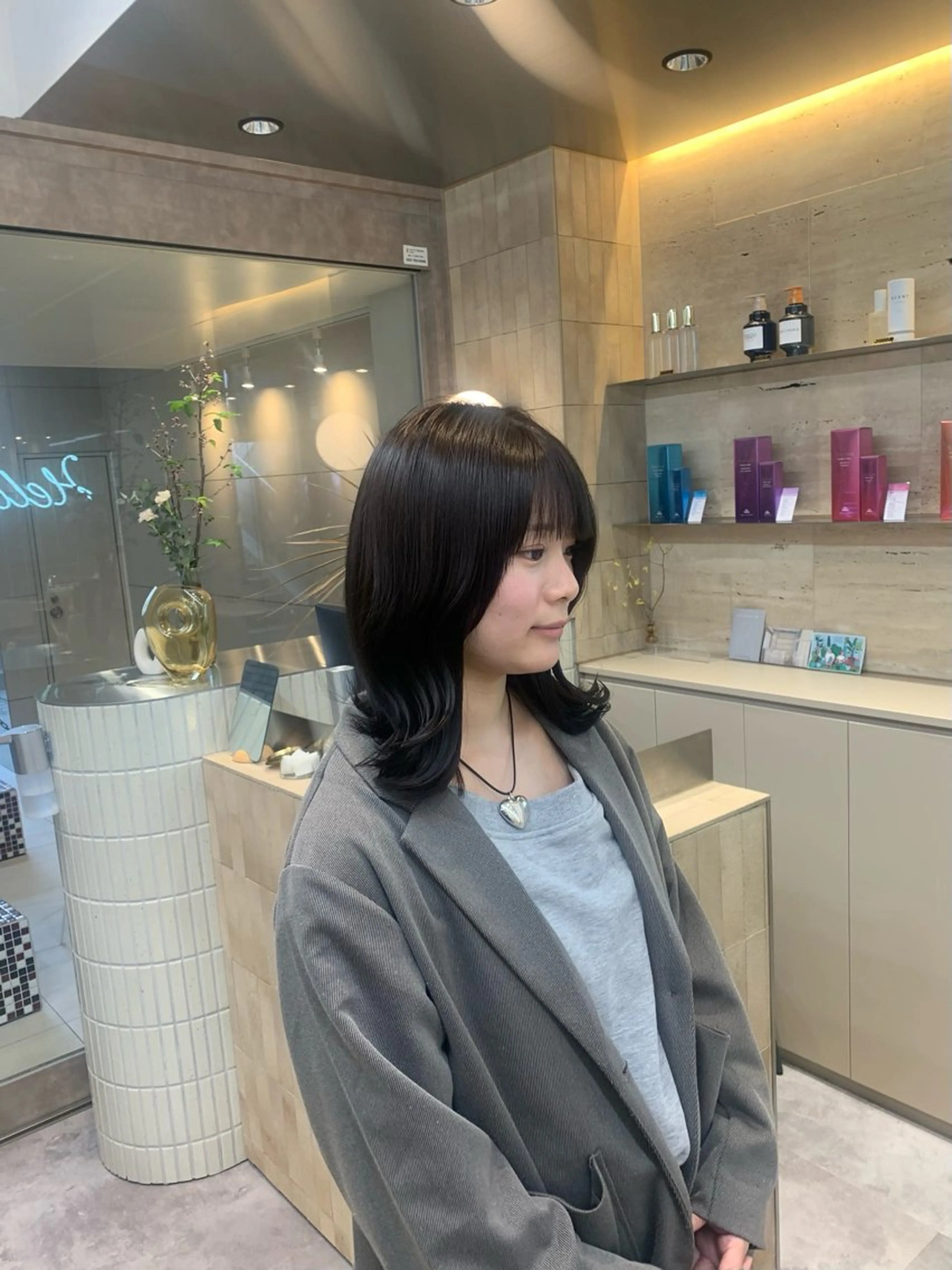 ミディアム カット ヘアカラー トリートメント Hello by Sea所属・レイヤー/ボブ/艶髪 /顔周り/伊藤　勇司のヘアスタイル