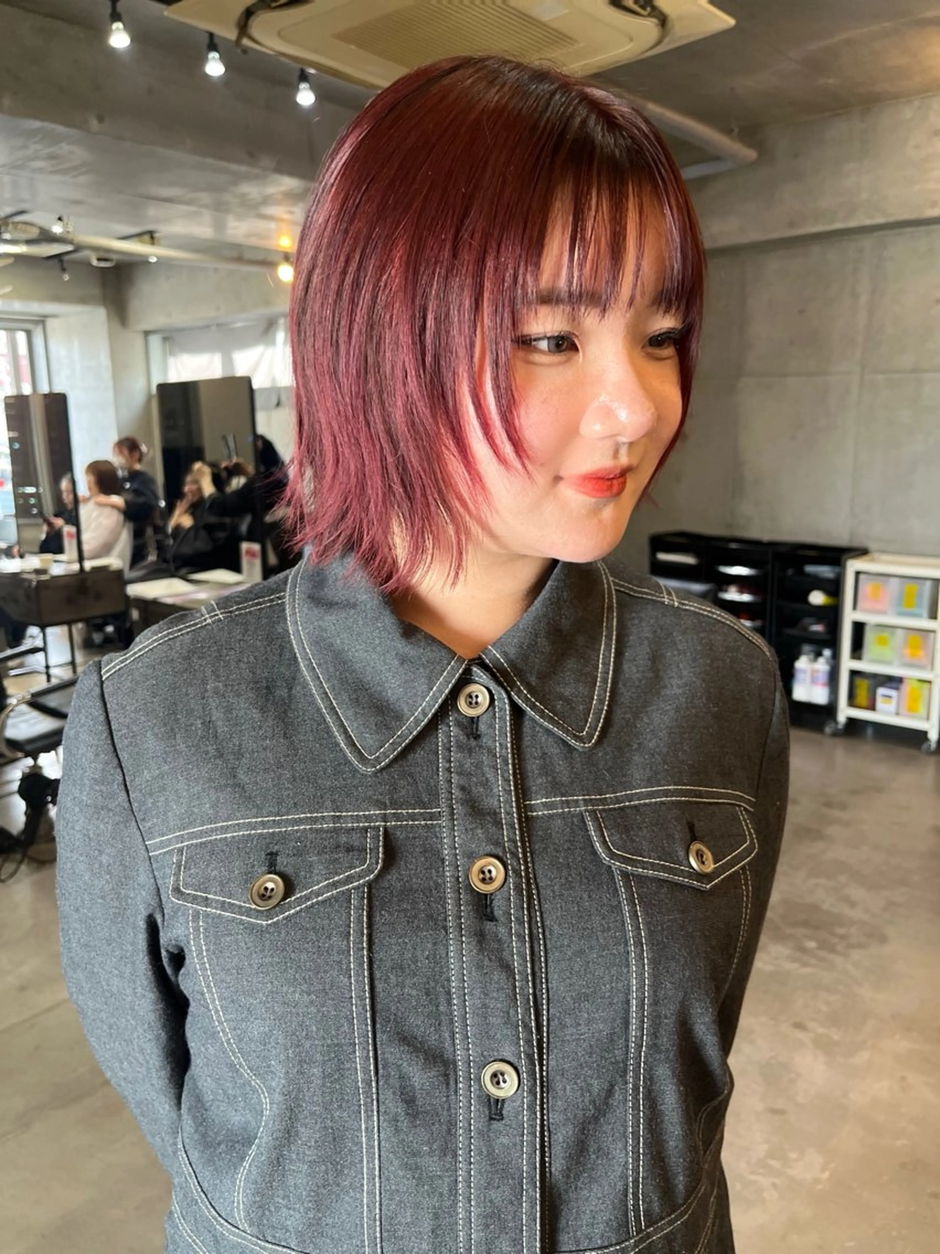 ショート オレンジブラウン ボブ 顔まわりレイヤー 伸ばしかけ ハッシュカット カット ヘアカラー 海外風レイヤーカット chinatsuのヘアスタイル