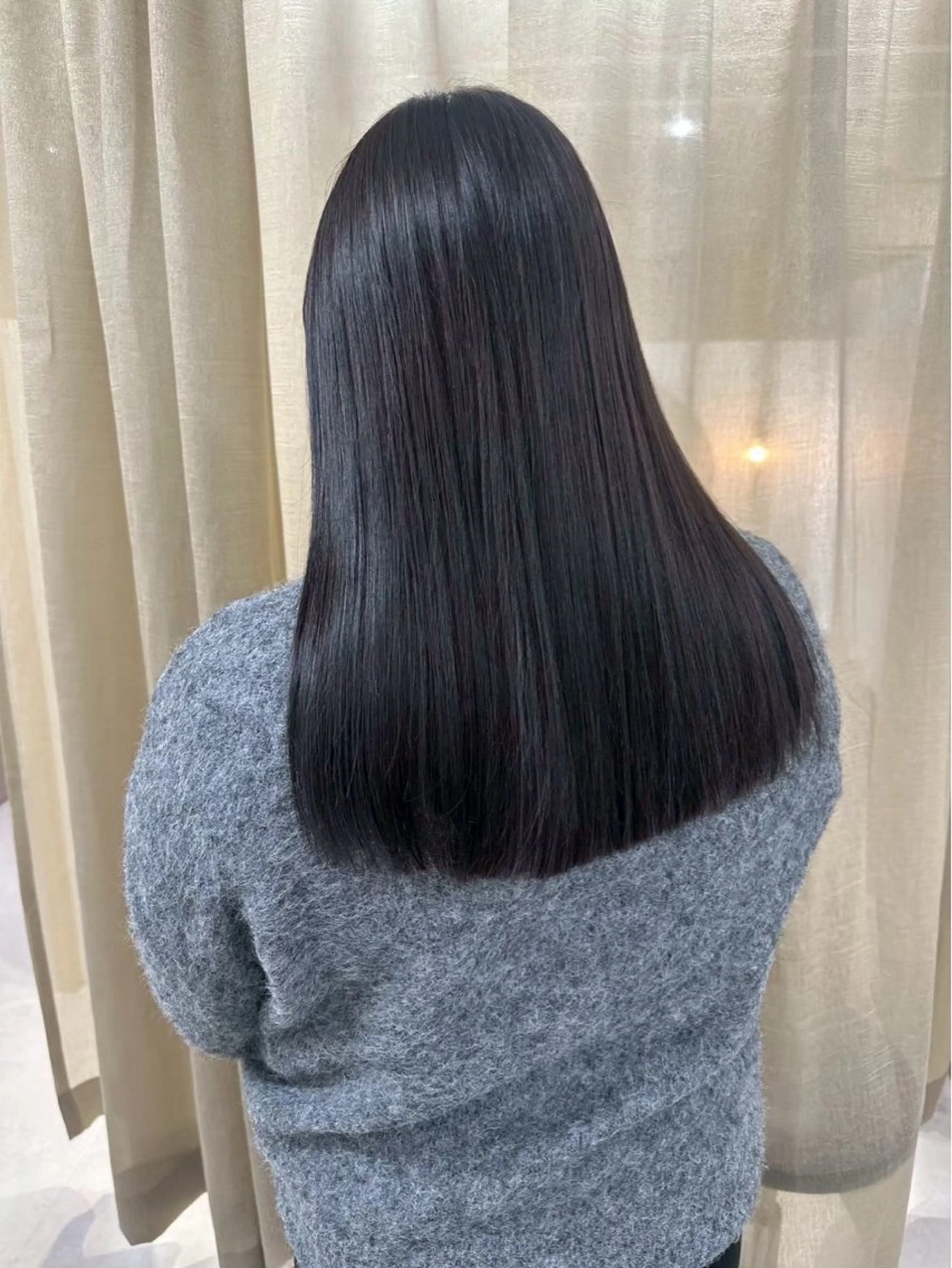 ロング カラー SLASHスラッシュ 小西結奈のヘアスタイル