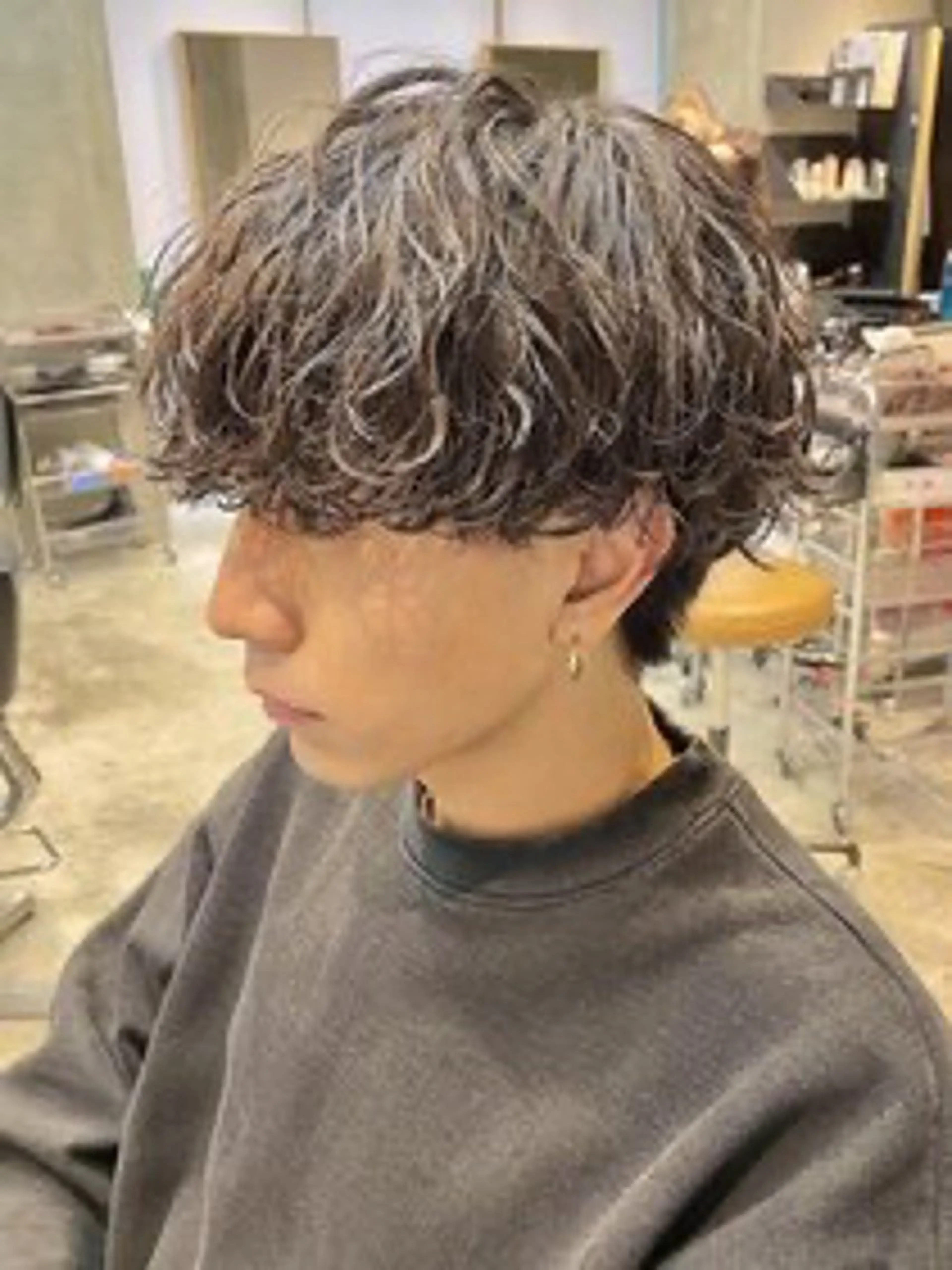 ミディアム パーマ メンズ ミディアムパーマ メンズパーマ 波巻きパーマ カット パーマ fifth 渡部竜馬のヘアスタイル
