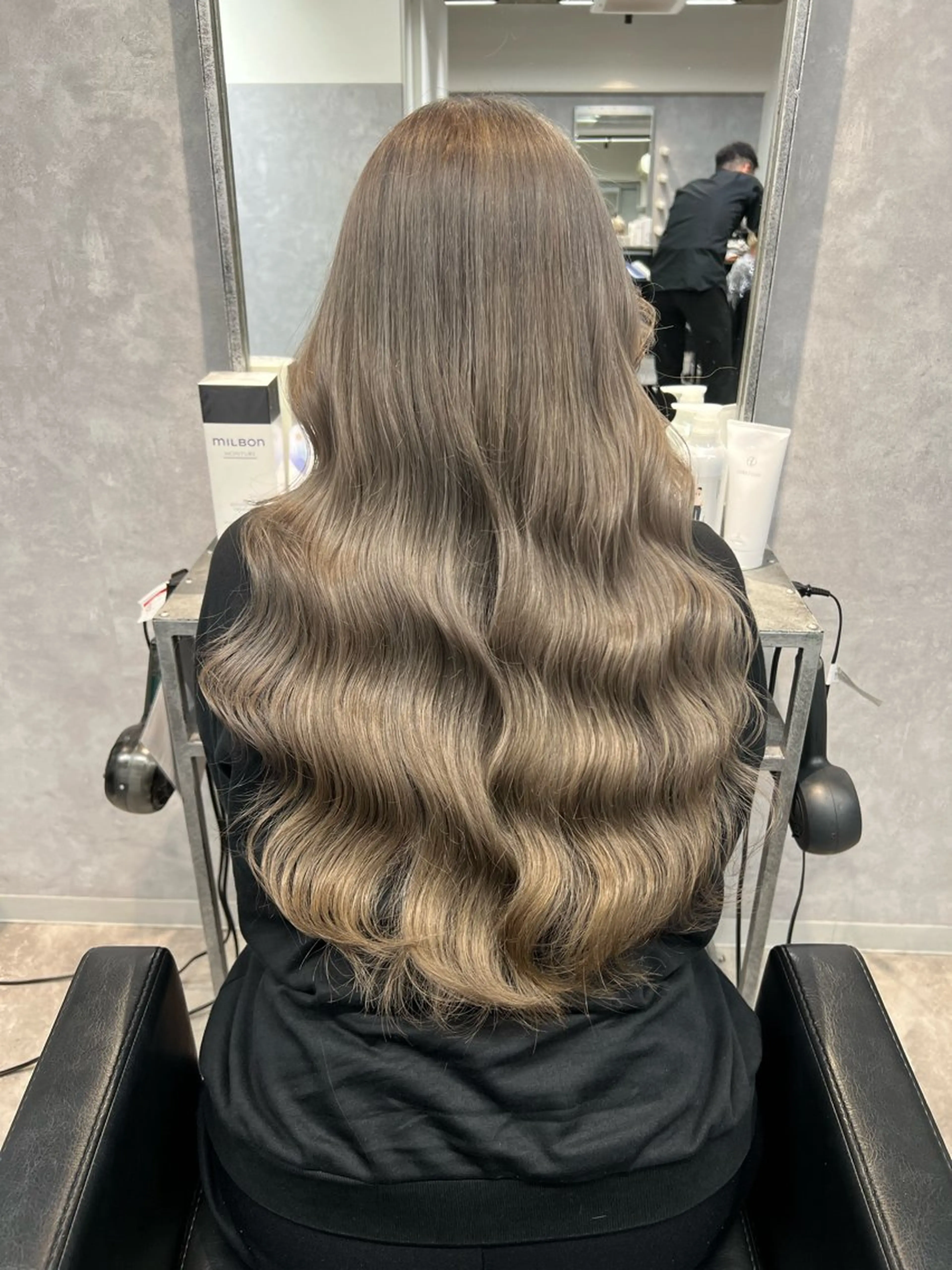 ロング カラー ブリーチ ケアブリーチ トリートメント TOMONA👑 ミルクティーレイヤーのヘアスタイル