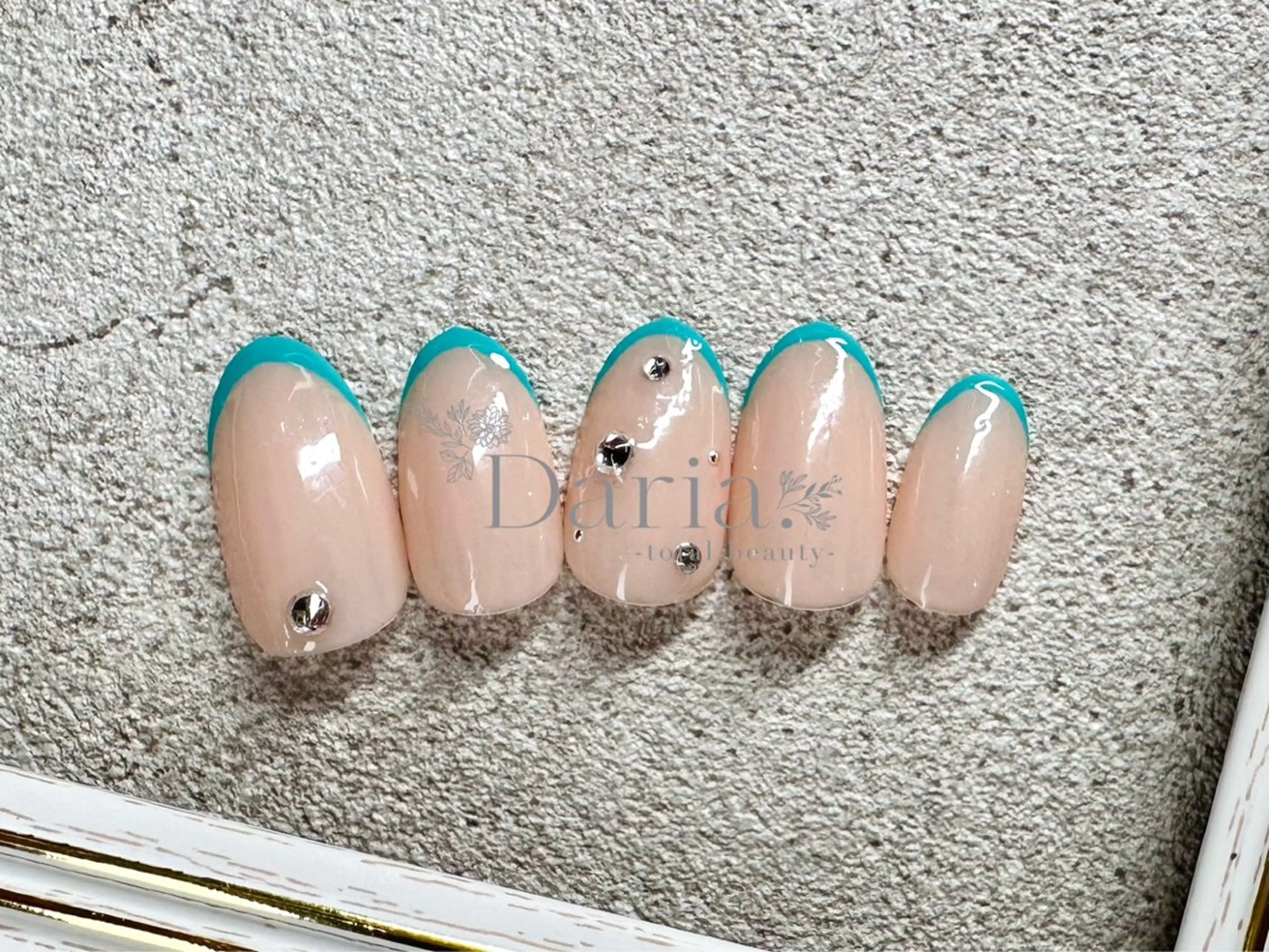 ネイル フレンチネイル Daria. nailのマツエク・マツパデザイン