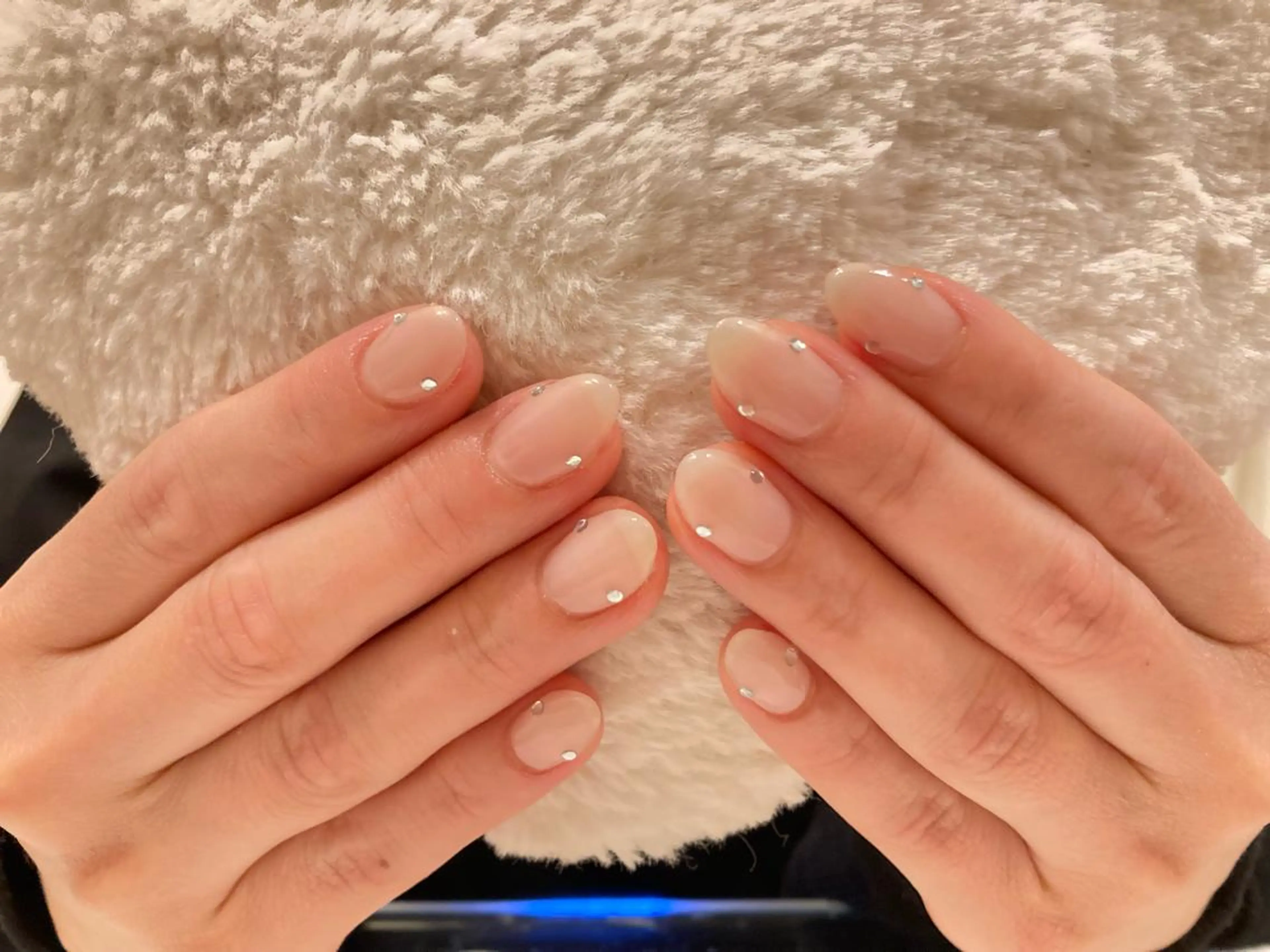 ネイル シンプルネイル ストーンネイル Lisa’s Salonのネイルデザイン