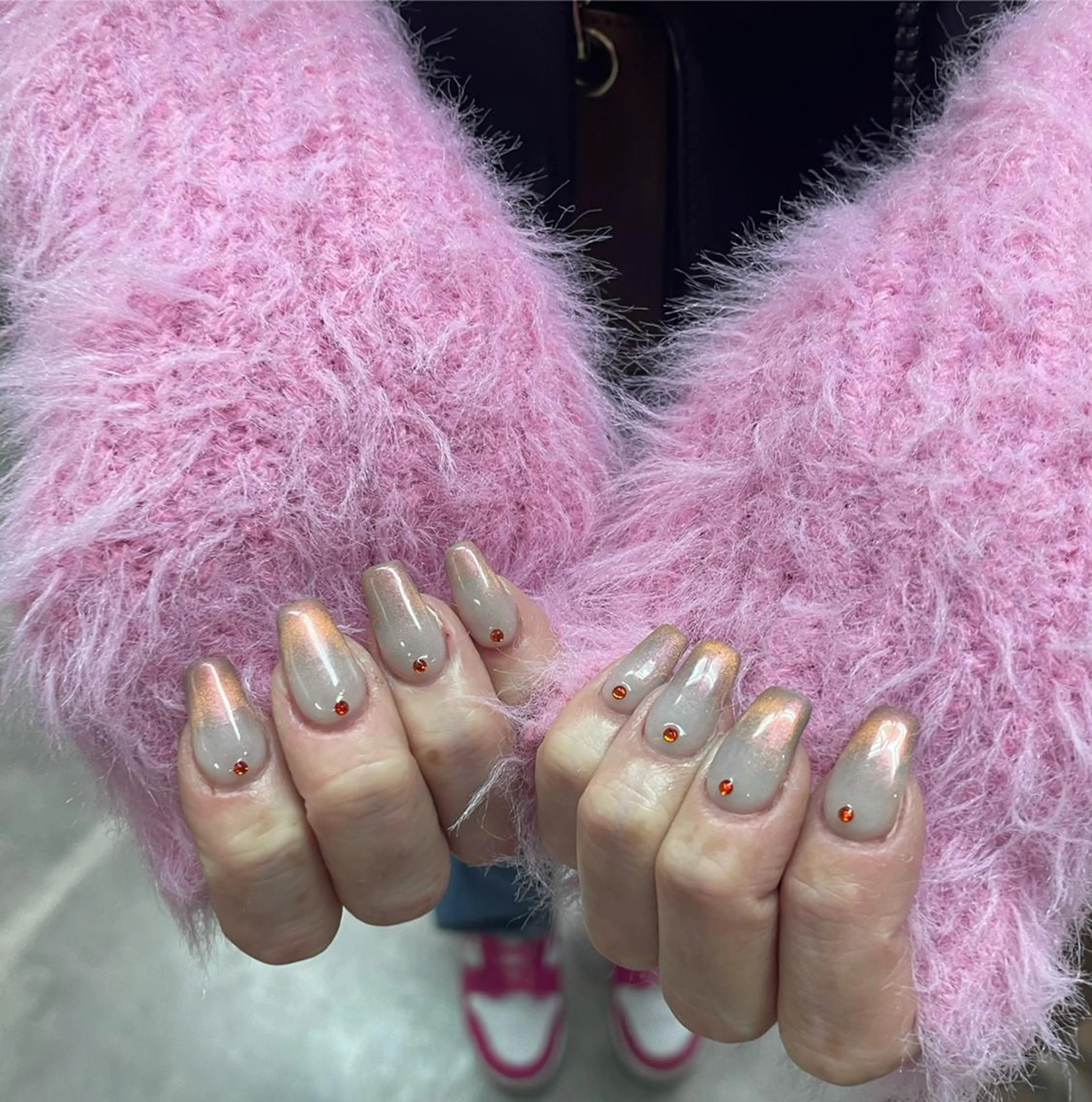 ネイル アートネイル べっ甲ネイル ジェルネイル グリーン キラキラネイル nailstudio eviz新宿店のネイルデザイン