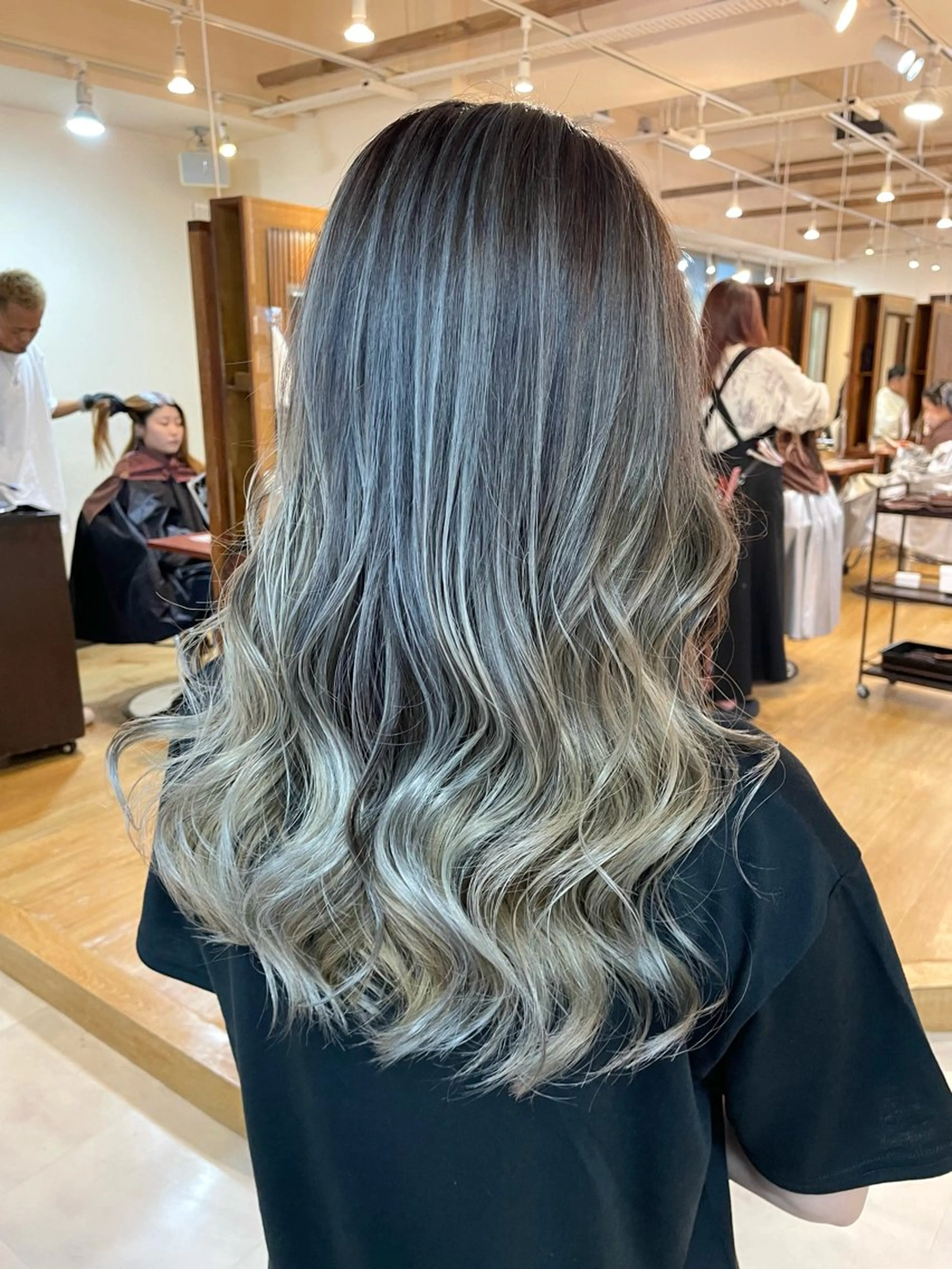 セミロング レイヤーカット 宮本 いぶきのヘアスタイル