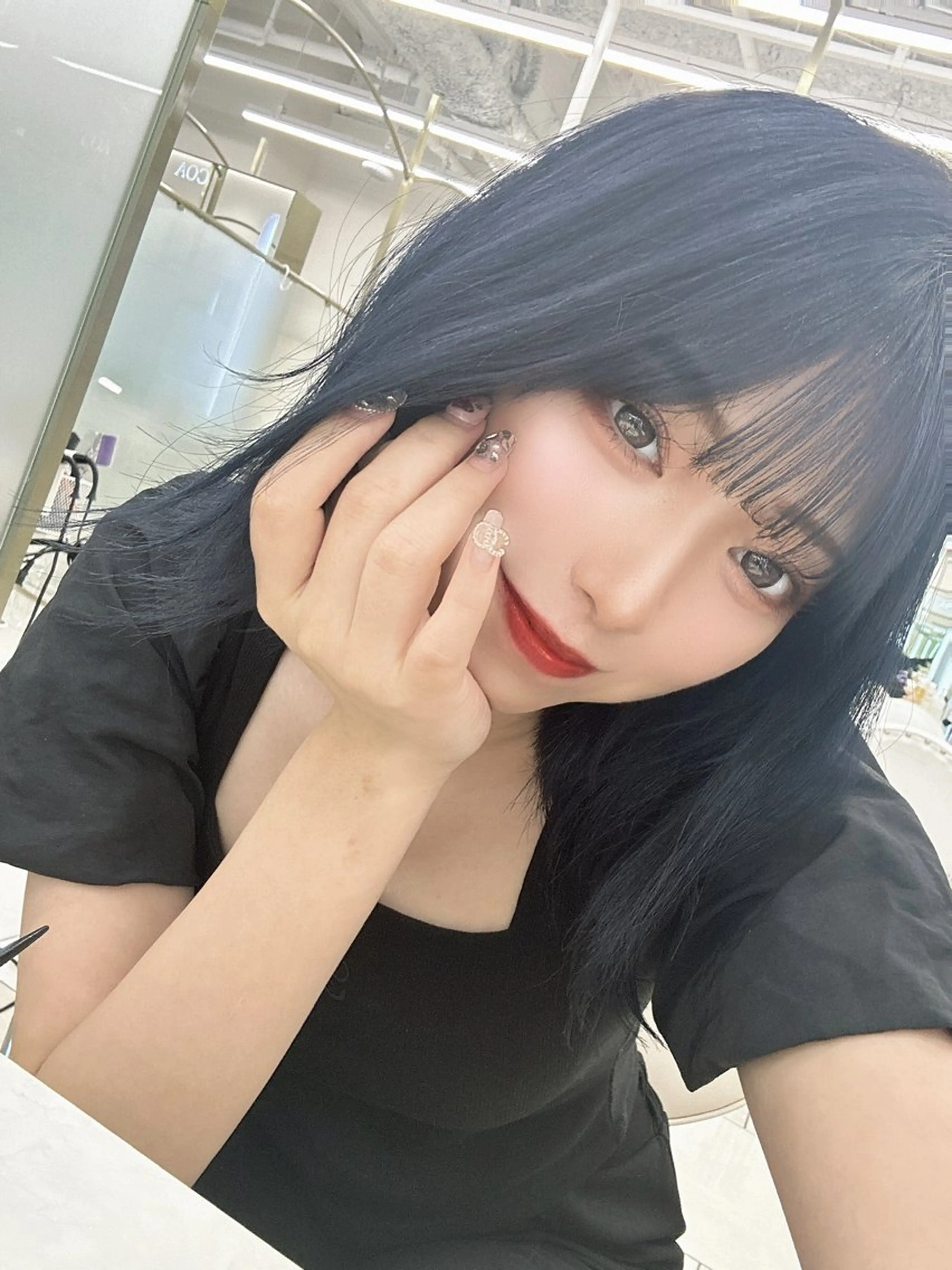 ミディアム カラー 黒髪 ブルーカラー ブルーブラック シースルーバング カット ヘアカラー トリートメント COA GINZA 空也/前髪/顔まわりのヘアスタイル