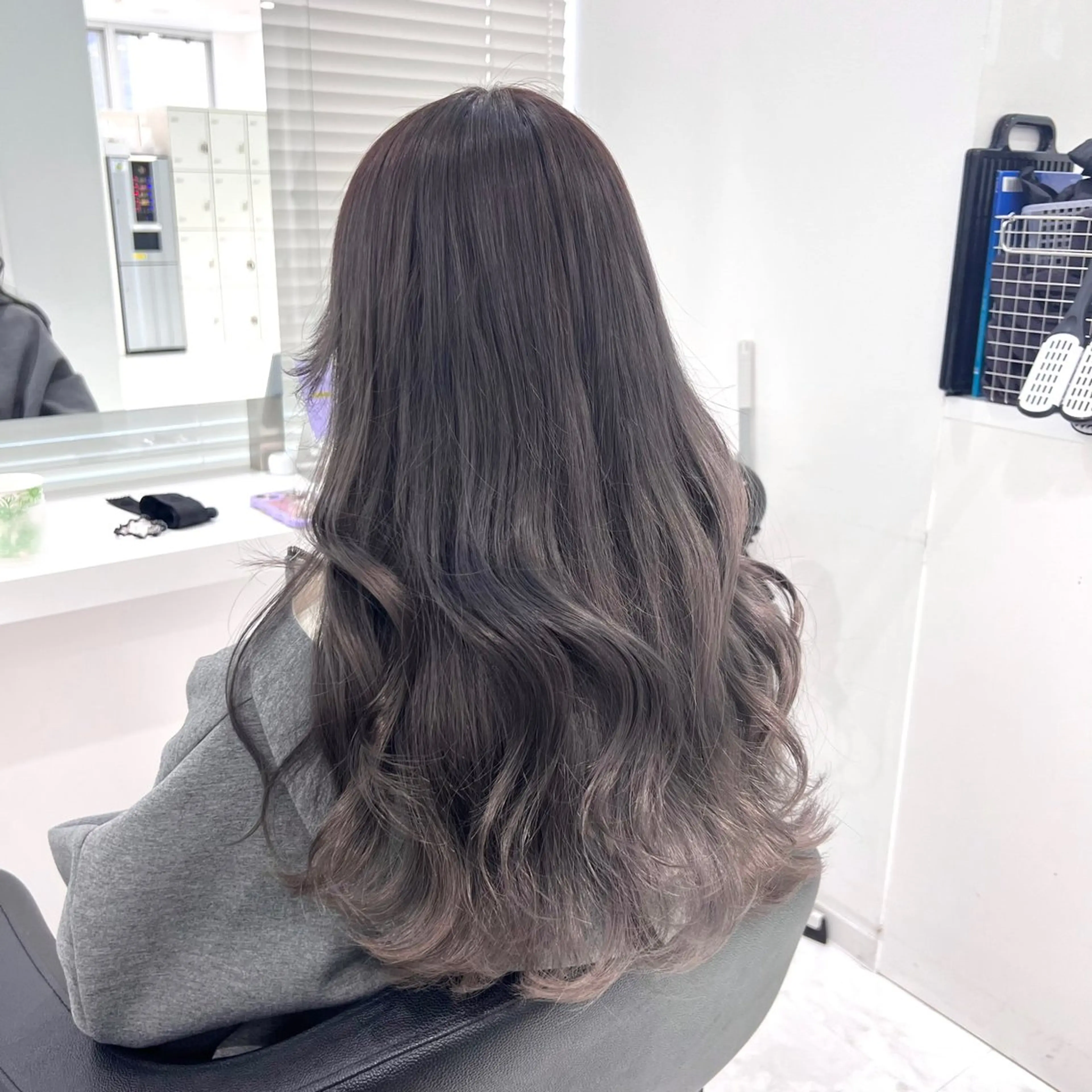 ミディアム カラー ヘアカラー トリートメント 艶髪グレージュ特化/ CHIKARAのヘアスタイル