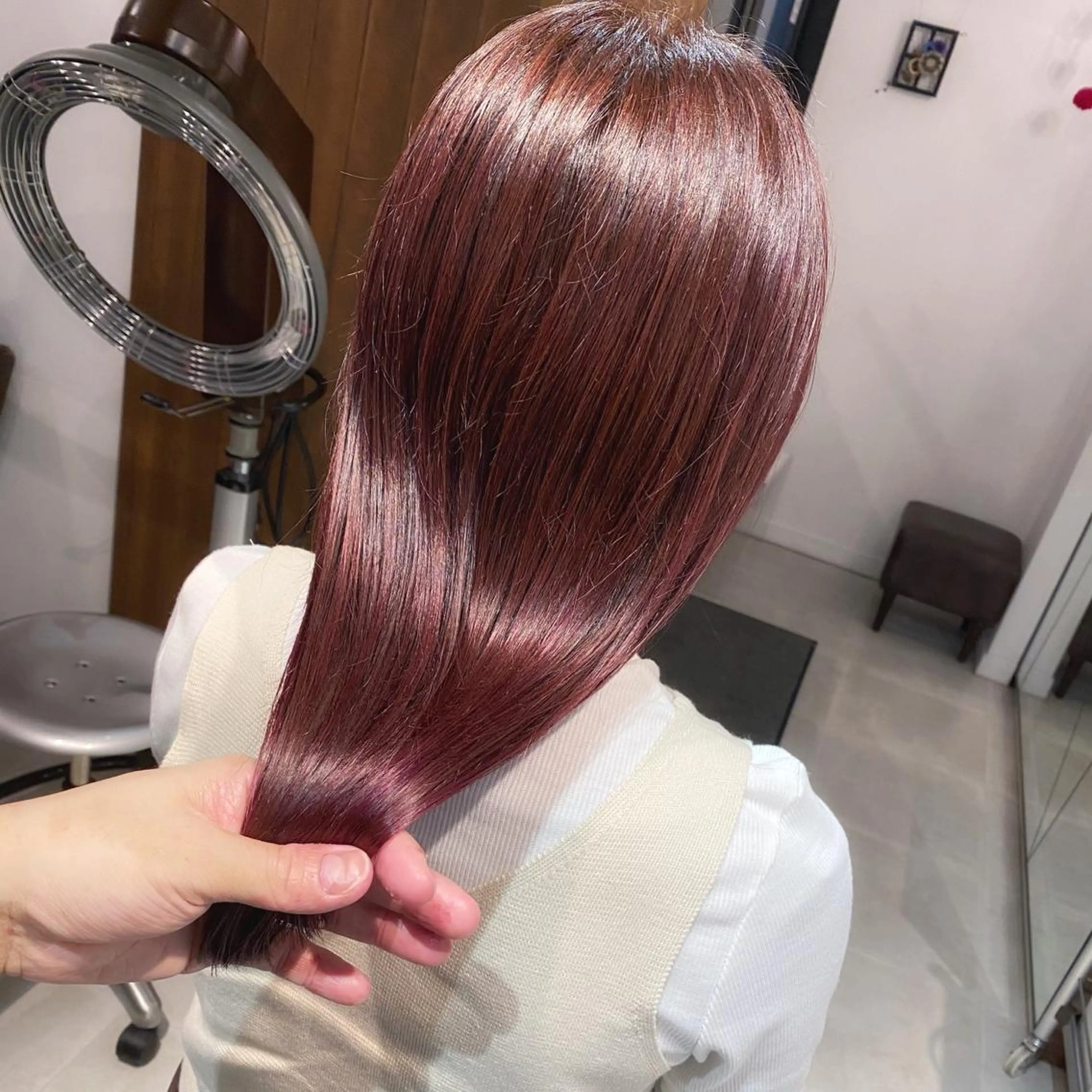 セミロング カラー ブリーチ ピンクカラー ピンクパープル パープルカラー 髪質改善 カット トリートメント SALOWIN 池袋Suite店所属・髪質改善特化 安東駿介のヘアスタイル