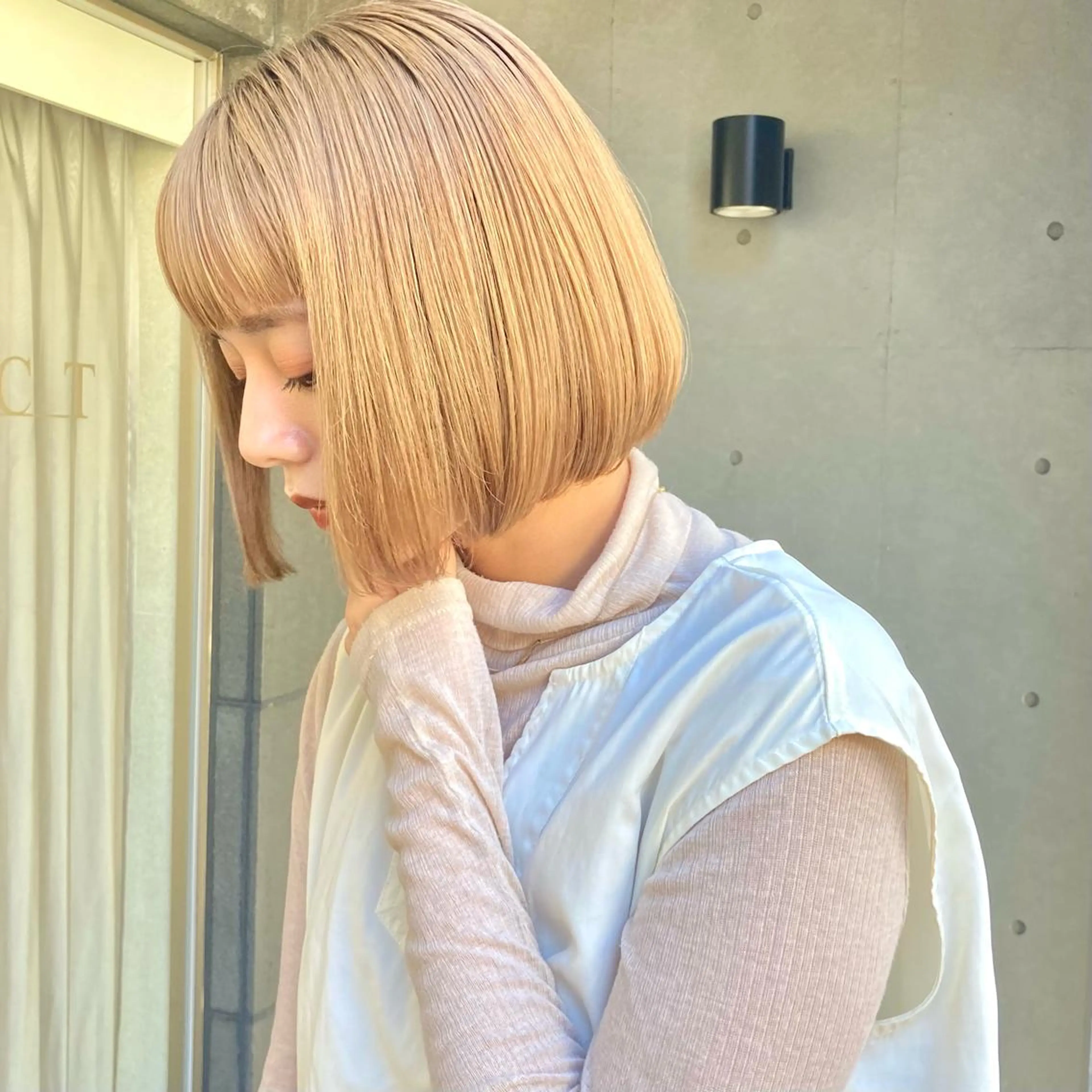 ミディアム カラー ベージュカラー ハイトーンカラー ハイトーンベージュ 暖色/艶髪/ボブ/ ミディアム/Ayaのヘアスタイル