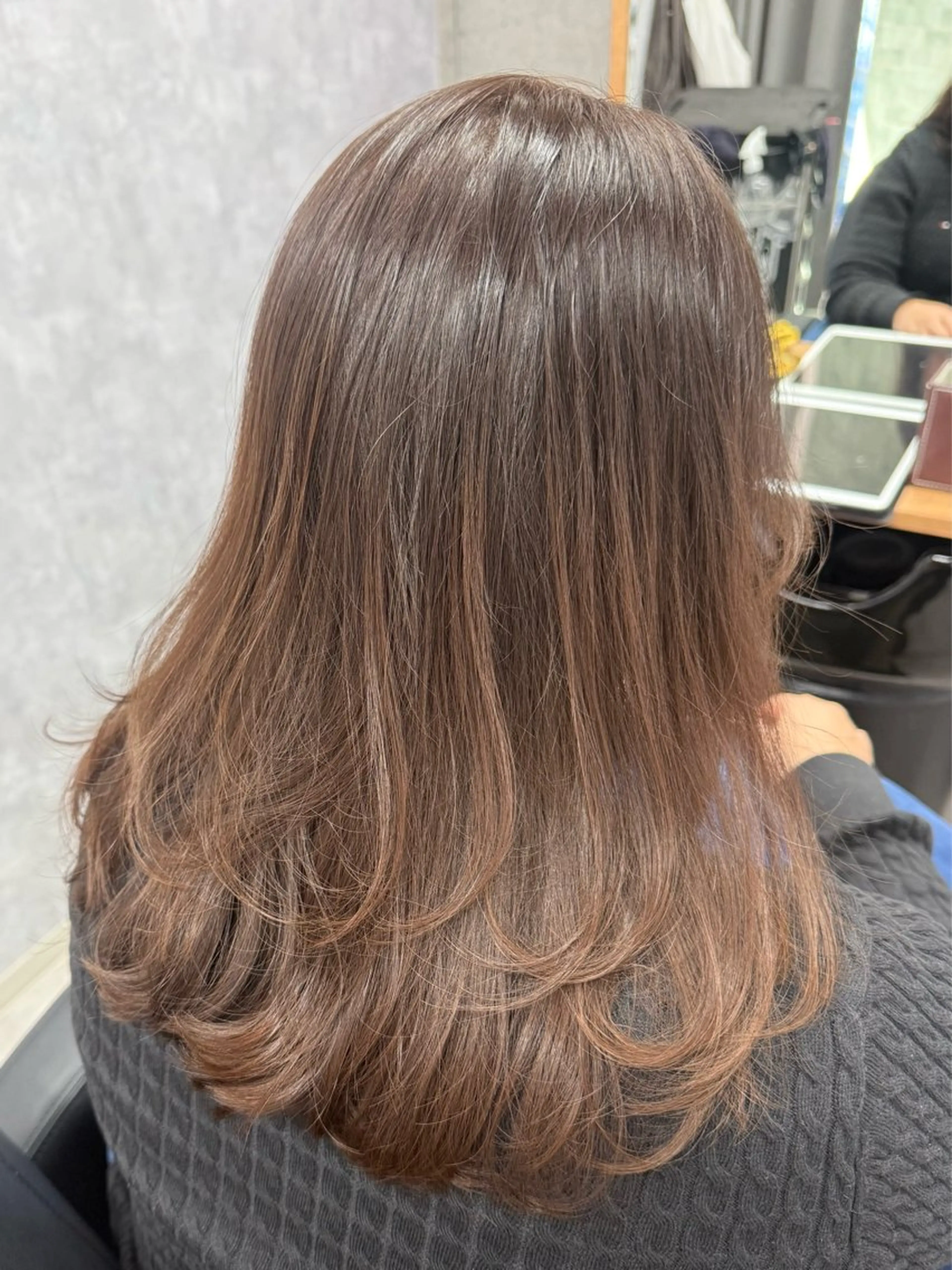 ミディアム ミディアムレイヤー レイヤーカット カット ヘアカラー トリートメント ハイトーン×艶カラー 🤍MIZUKIのヘアスタイル