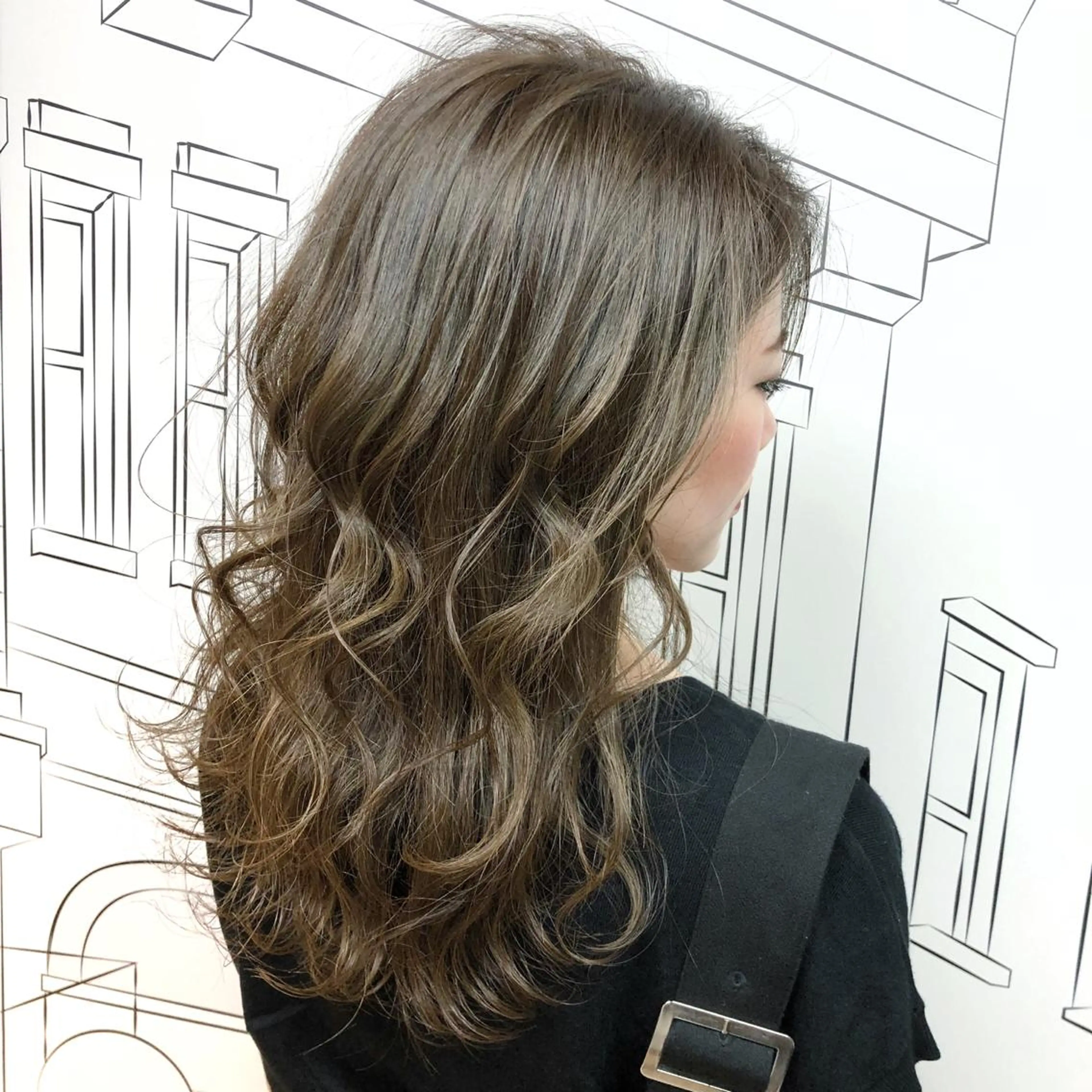 セミロング アッシュ レイヤー⭐️カラー ⭐️平川雅史のヘアスタイル