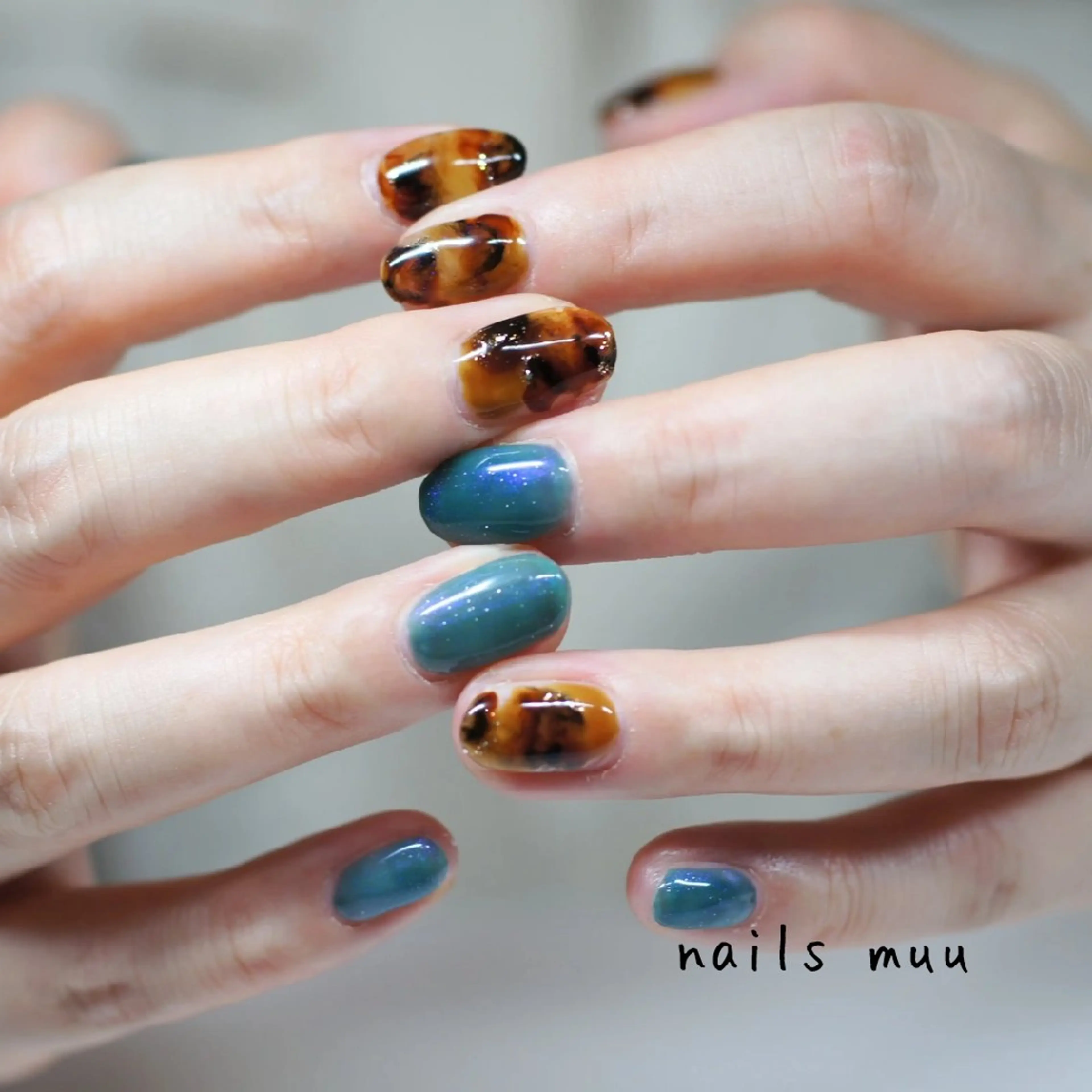 ネイル べっ甲ネイル ブラウン フットネイル おそろいネイル ニュアンスネイル ハンドネイル nails muu まゆのネイルデザイン