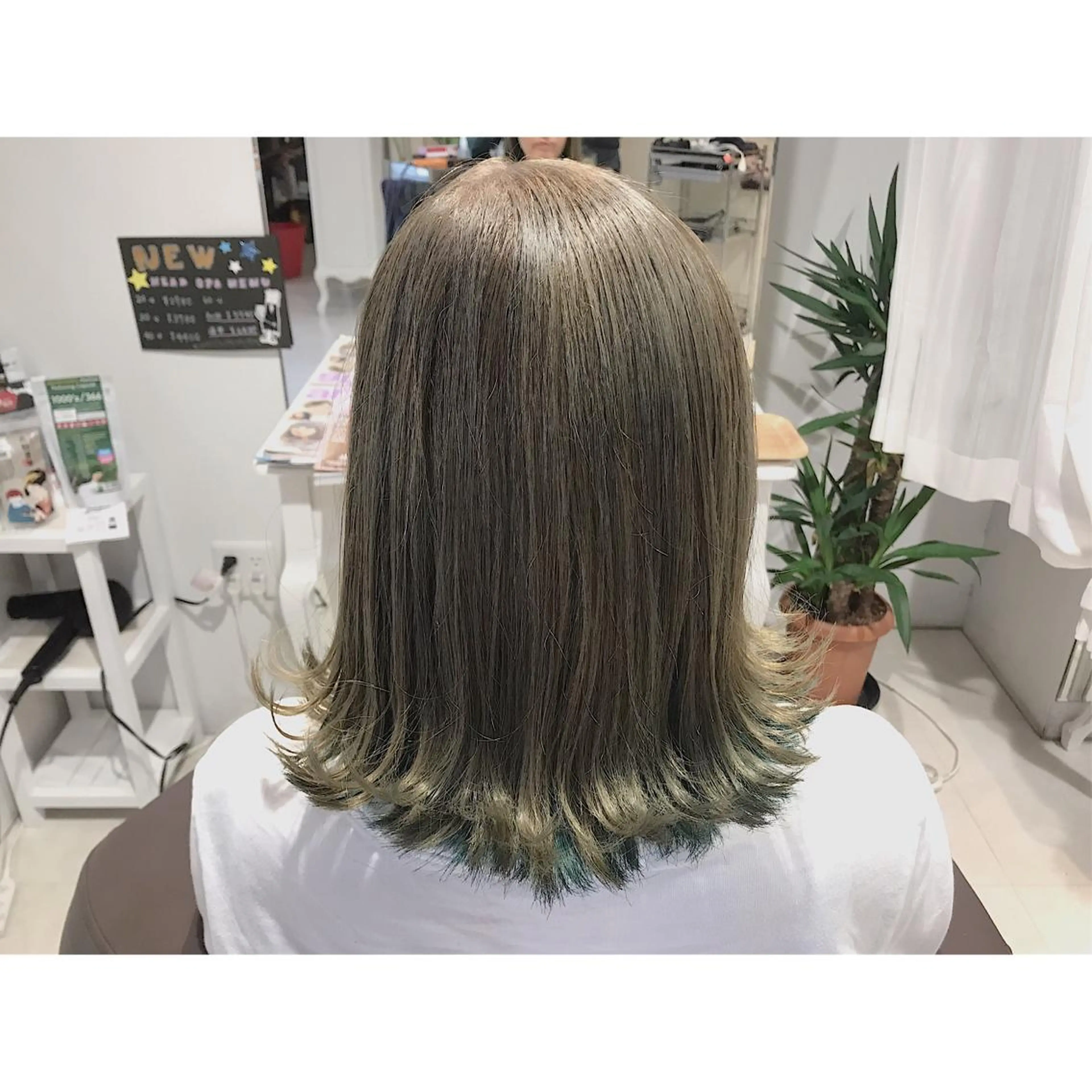 ミディアム カラー ブリーチ グレージュ なかにし まゆみのヘアスタイル