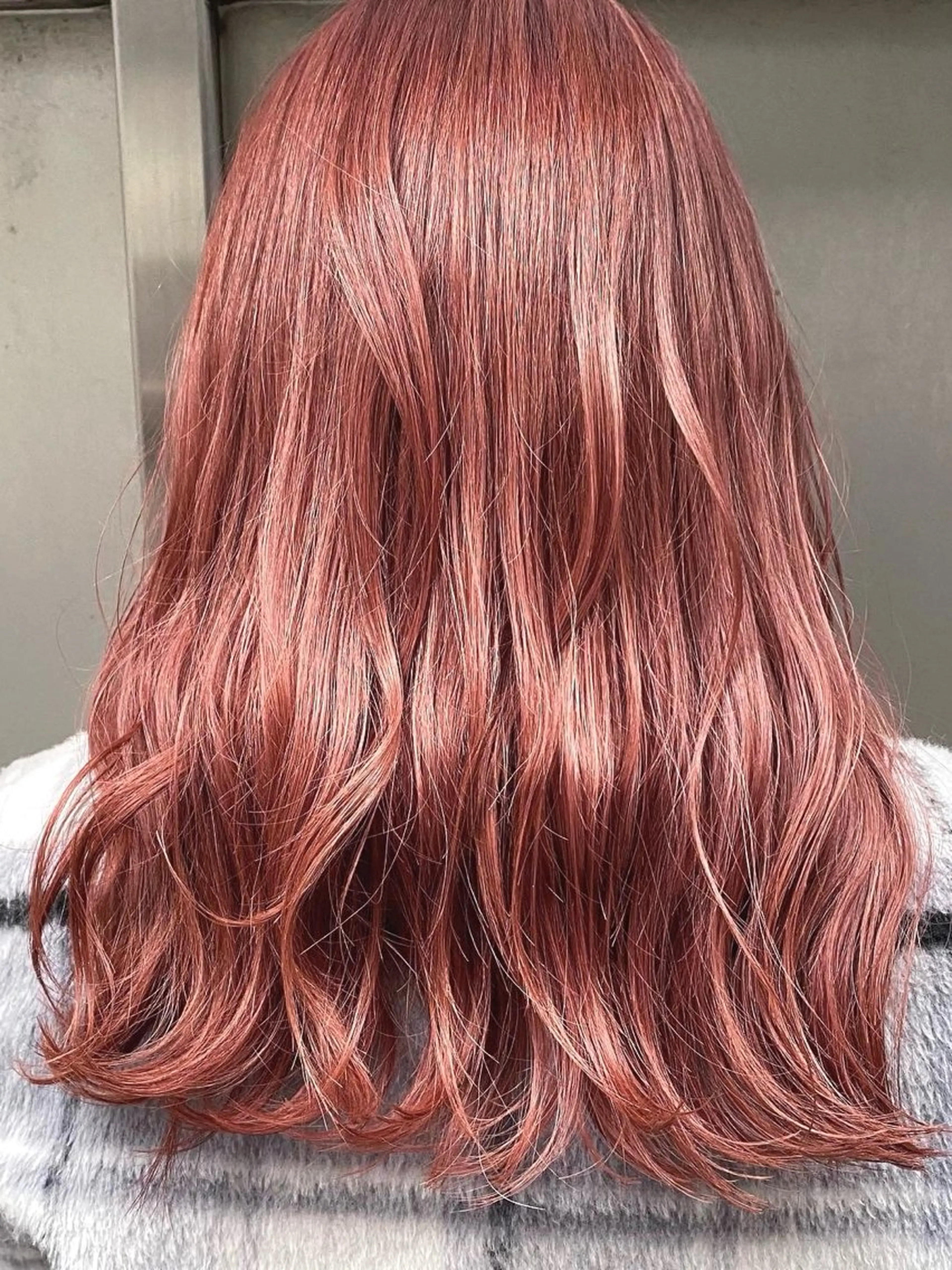 セミロング カラー ベージュカラー ブリーチ ブラウンカラー ピンクカラー ピンクベージュ カット ヘアカラー トリートメント LATTE所属・垢抜け顔周り／韓国 ヘア𝑺𝒂𝒌𝒊のヘアスタイル
