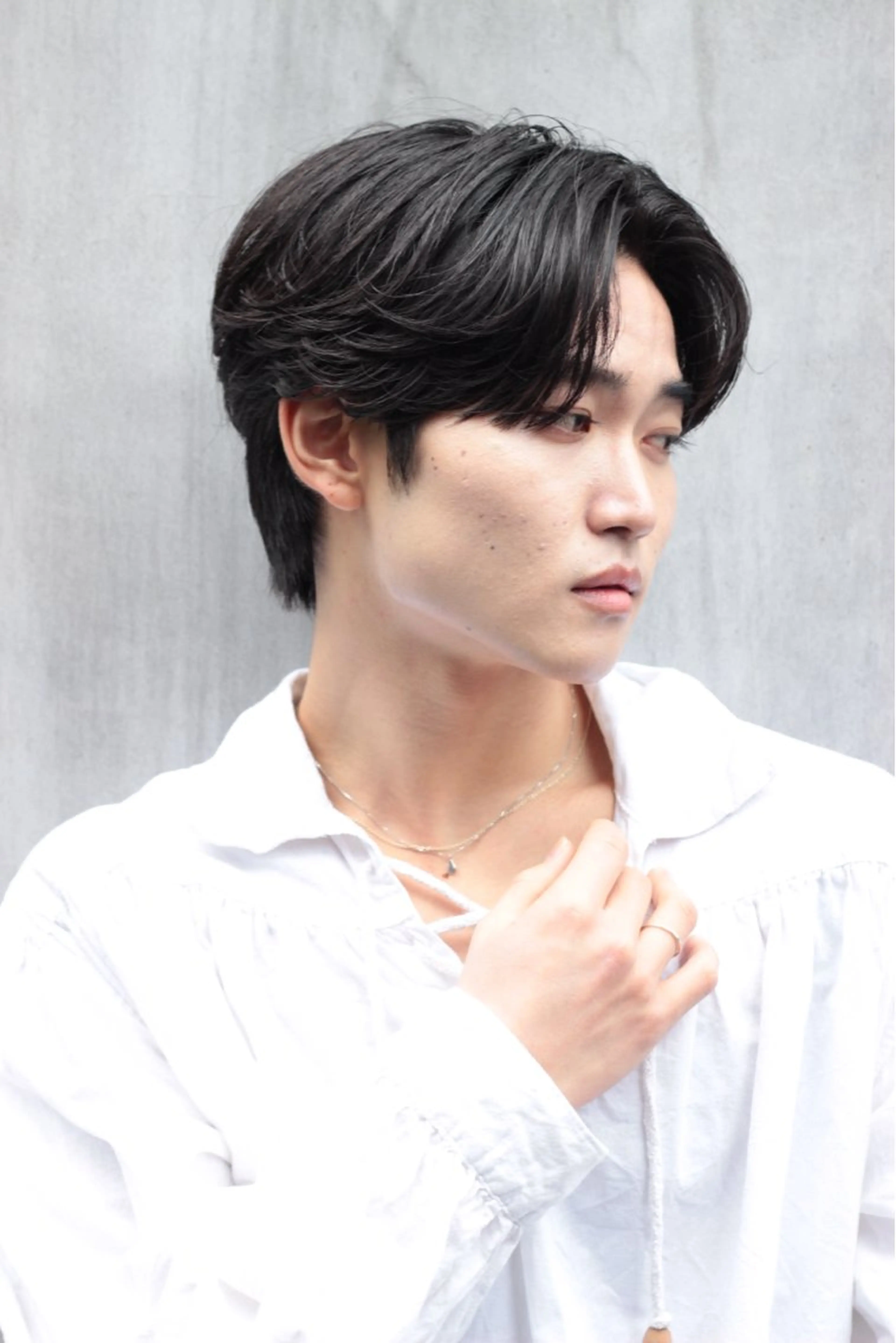 ショート カラー パーマ ヘアアレンジ メンズ メンズブリーチ センターパート メンズハイライト メンズハイトーン マッシュ スパイキー/フェザー /波巻き/かいとのヘアスタイル