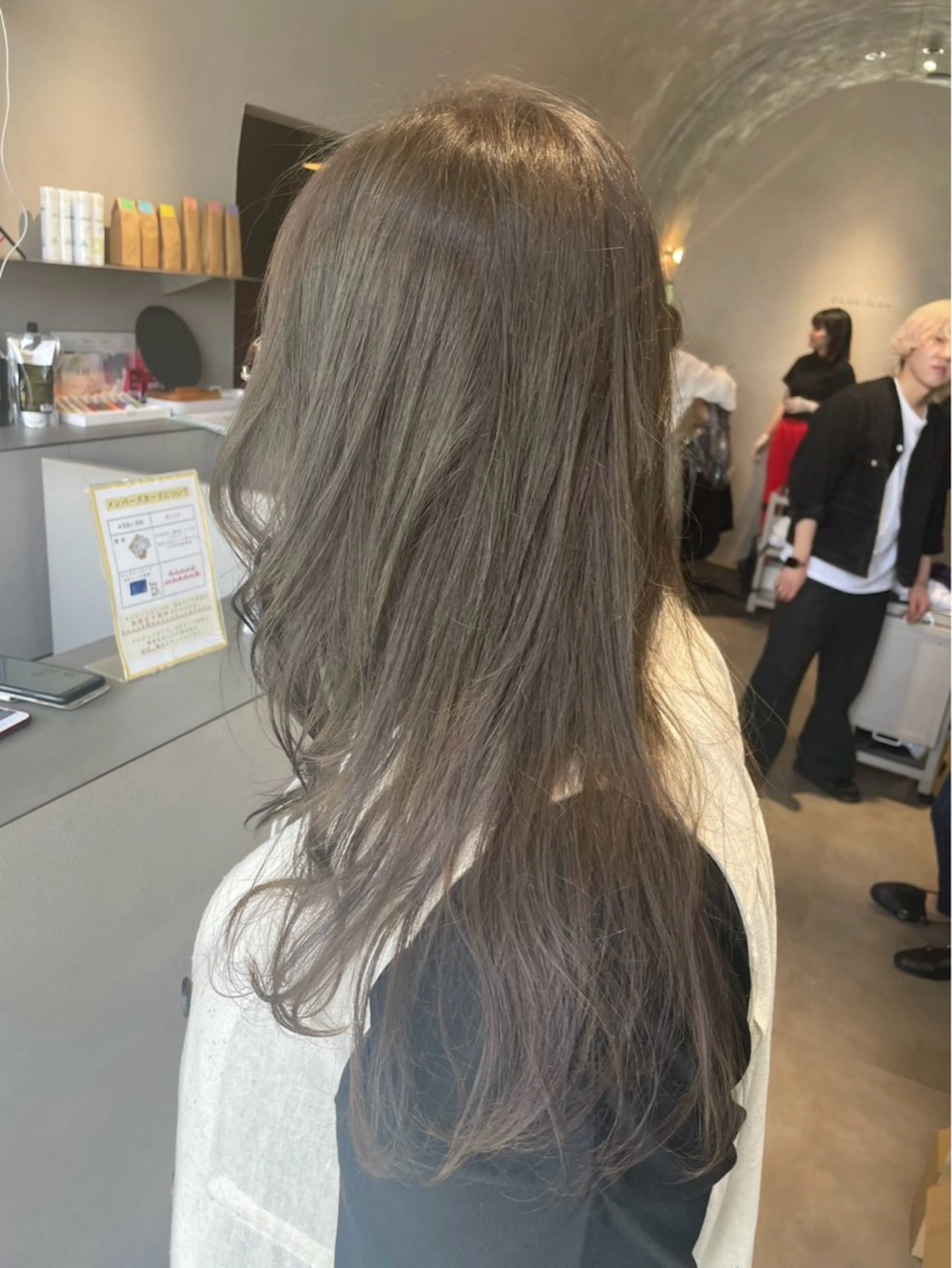 カラー 透明感カラー 小林 愛弥のヘアスタイル