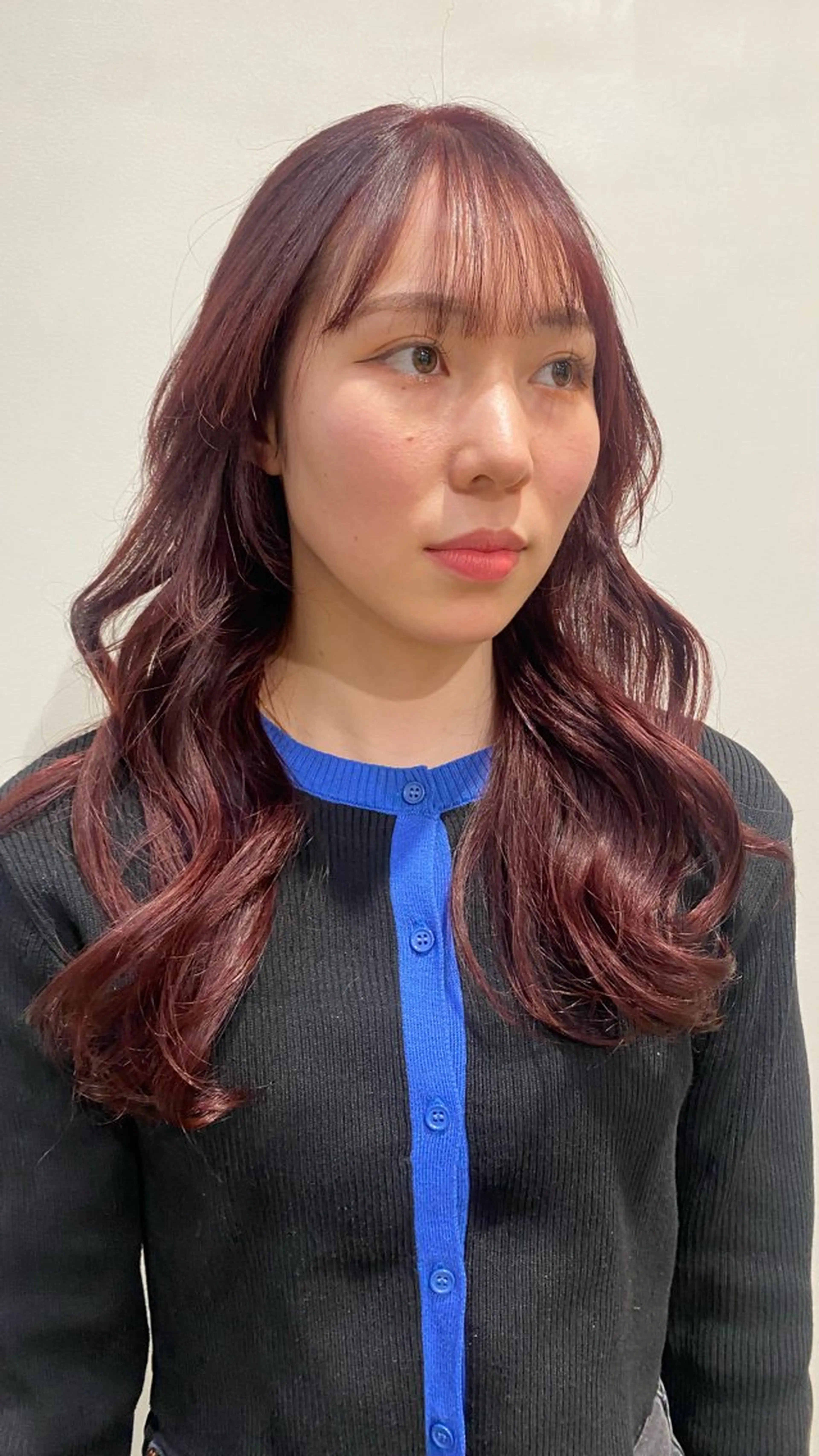 ロング カラー 磯谷 朋のヘアスタイル
