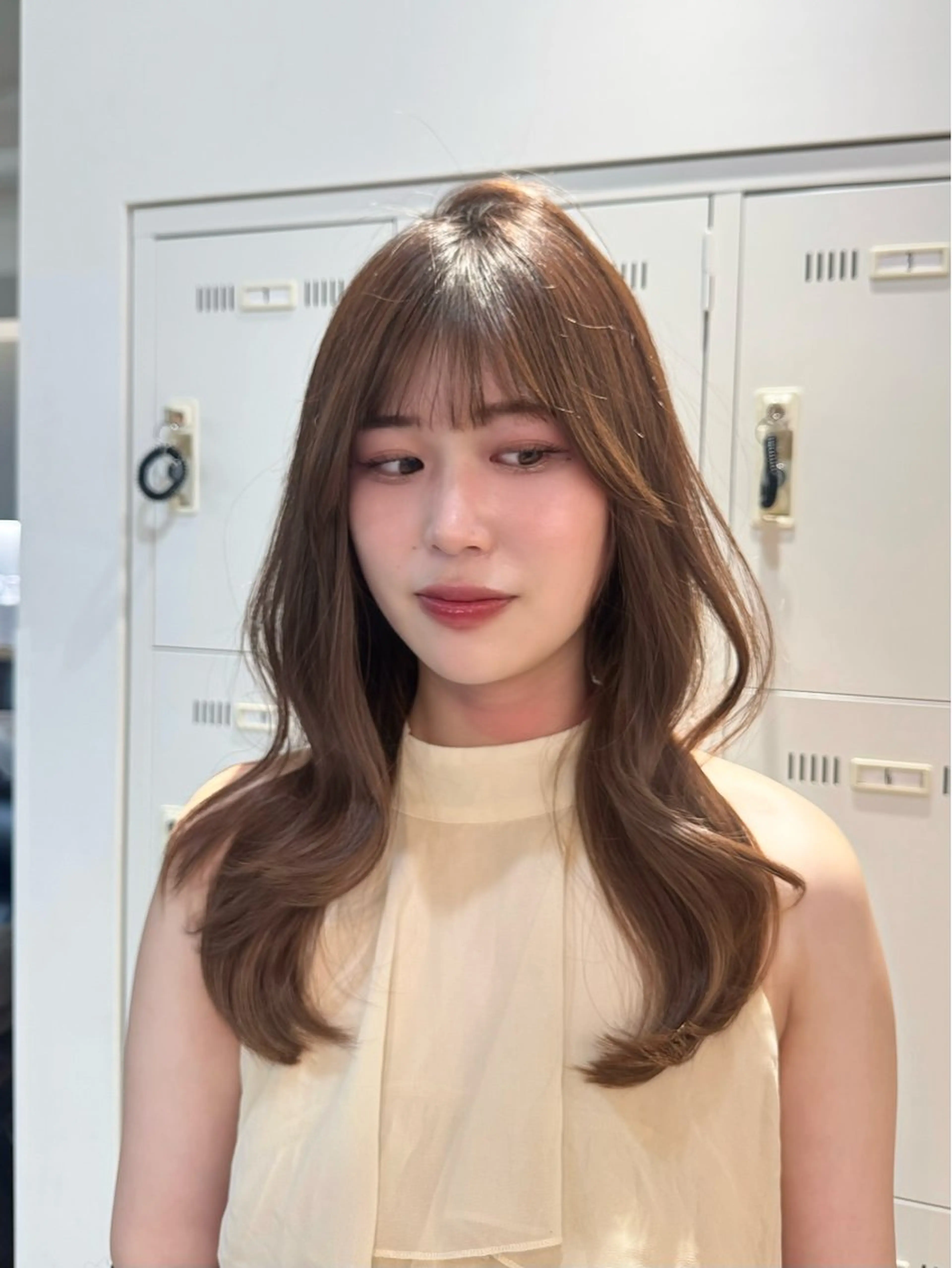 ロング カラー ベージュカラー ブリーチ 透明感カラー ダブルカラー ヘーゼル カット ヘアカラー sia所属・Nene Murakamiのヘアスタイル