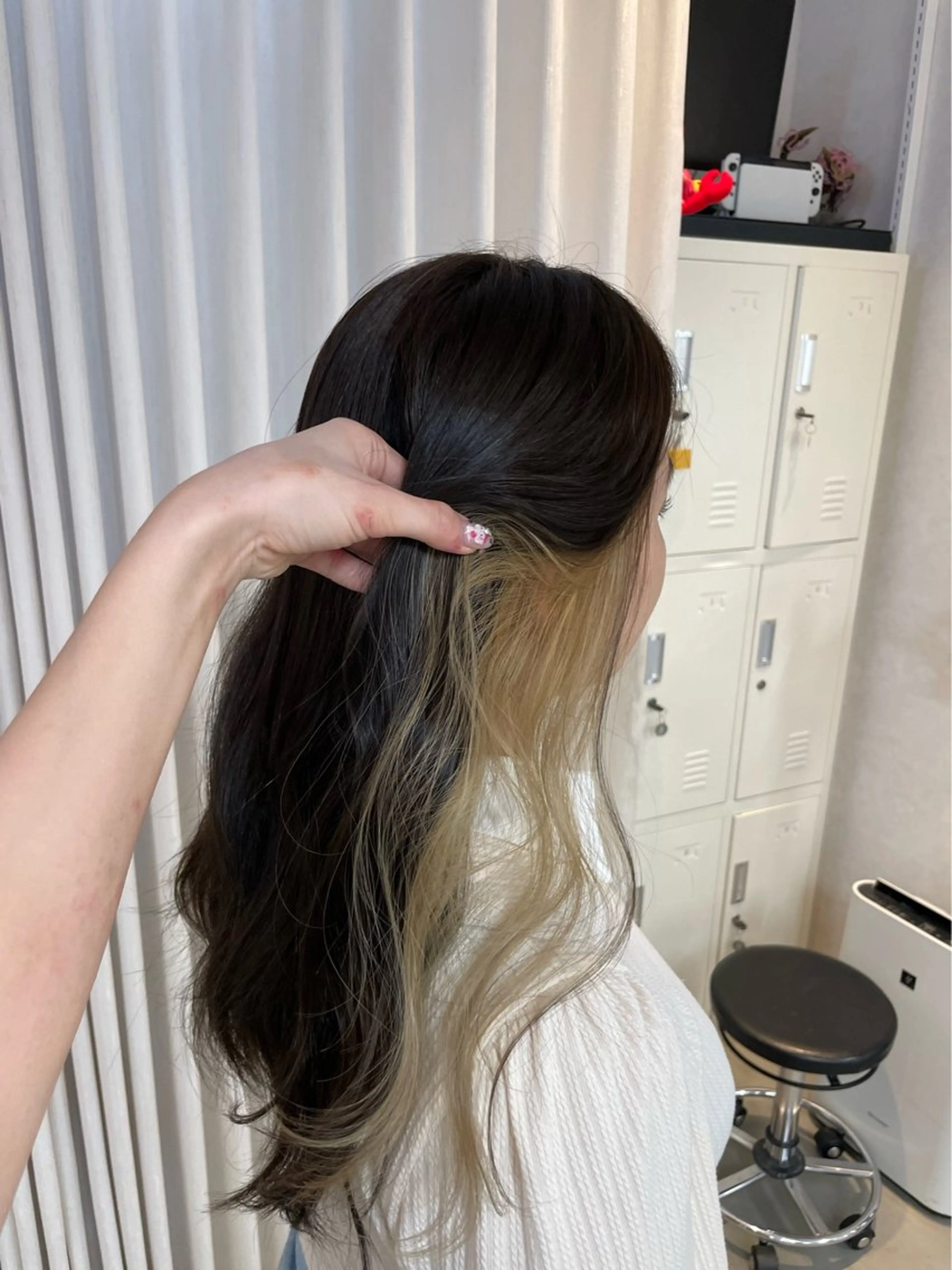 セミロング カラー 黒髪 インナーカラー 安井まゆ _Box mico.のヘアスタイル