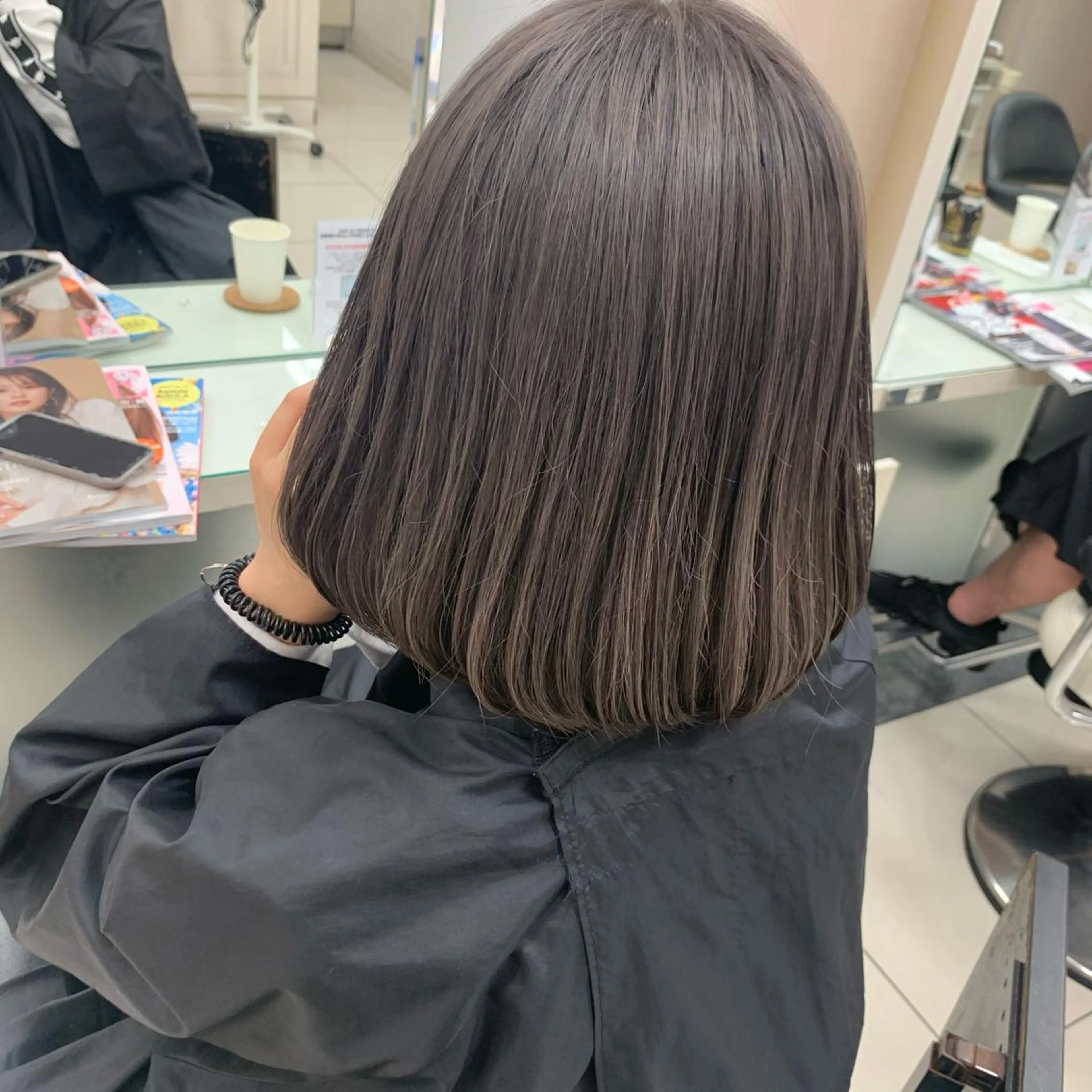 ミディアム カラー グレージュ ウスイ ハルカのヘアスタイル