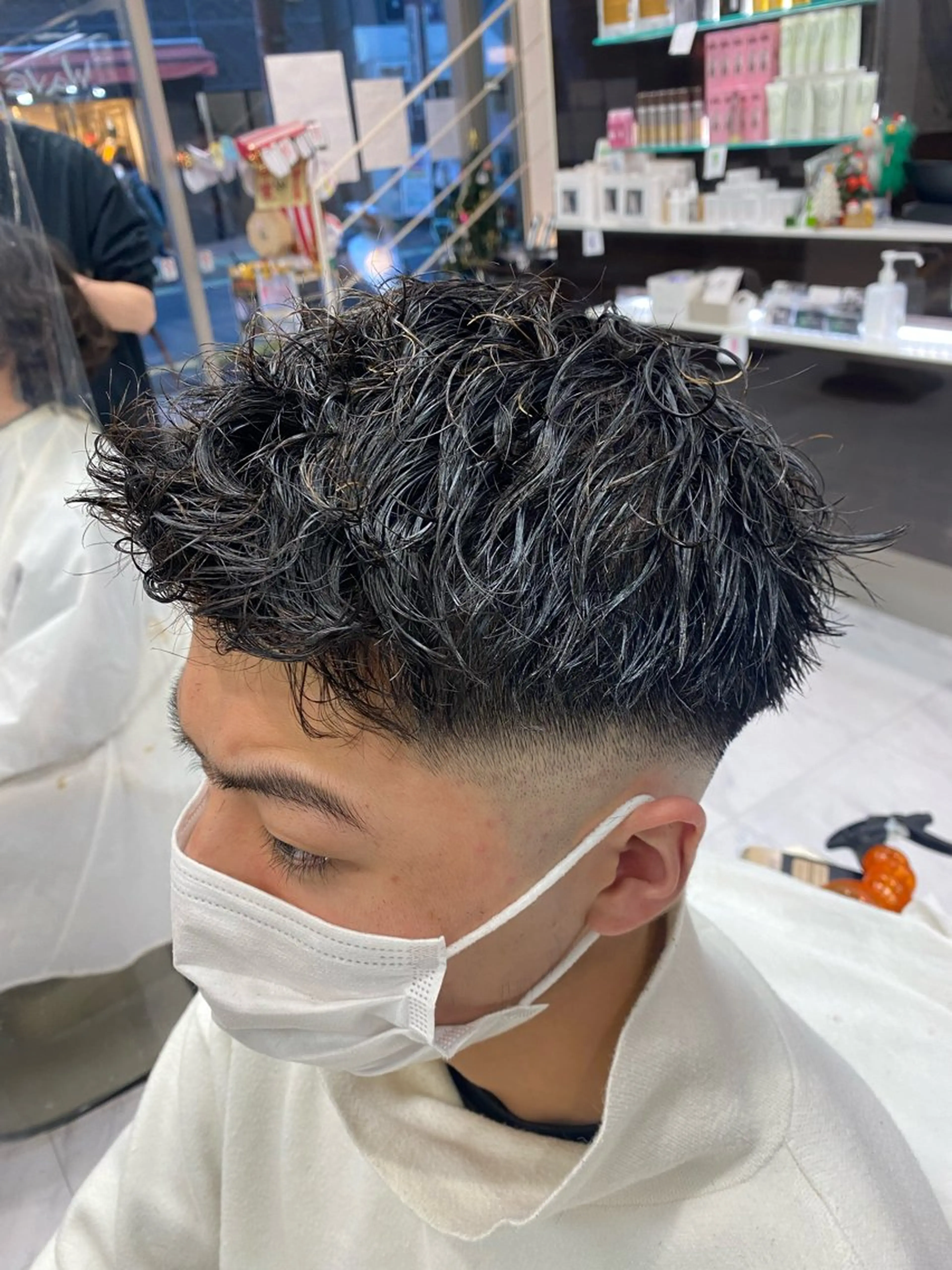 パーマ メンズ フェードカット メンズパーマ メンズツイストパーマ 波巻きパーマ スパイラルパーマ カット ヘアセット 🌴パーマオタク🌴 長谷川　諒佑🌈のヘアスタイル