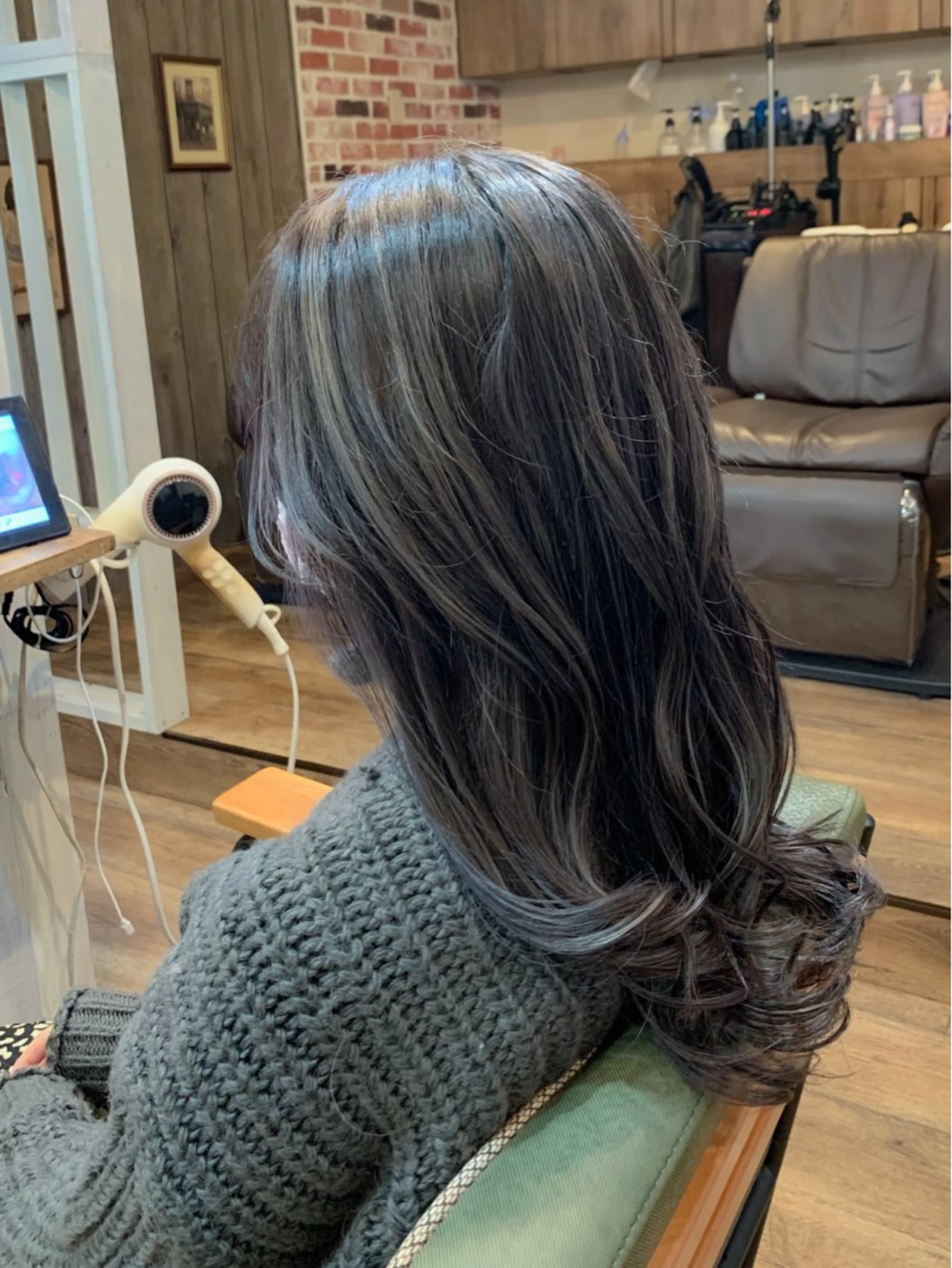 セミロング カラー ハイライトカラー ハイライト affect 上大岡所属・《ブリーチカラー / 縮毛矯正》坂本爽のヘアスタイル