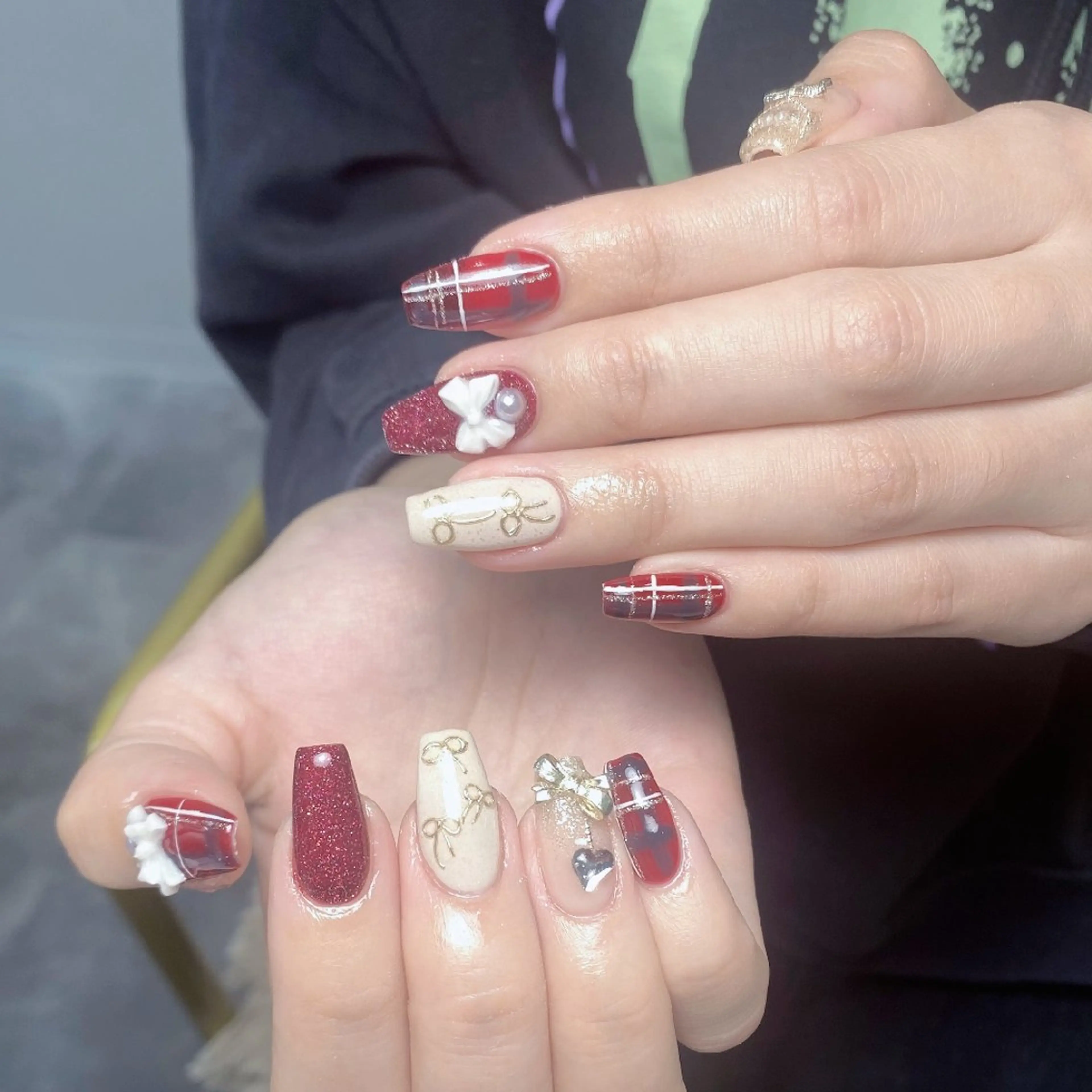 ネイル チークネイル フレンチネイル ジェルネイル ガラスフレンチ キラキラネイル ハンドネイル UM Nail Salonのネイルデザイン