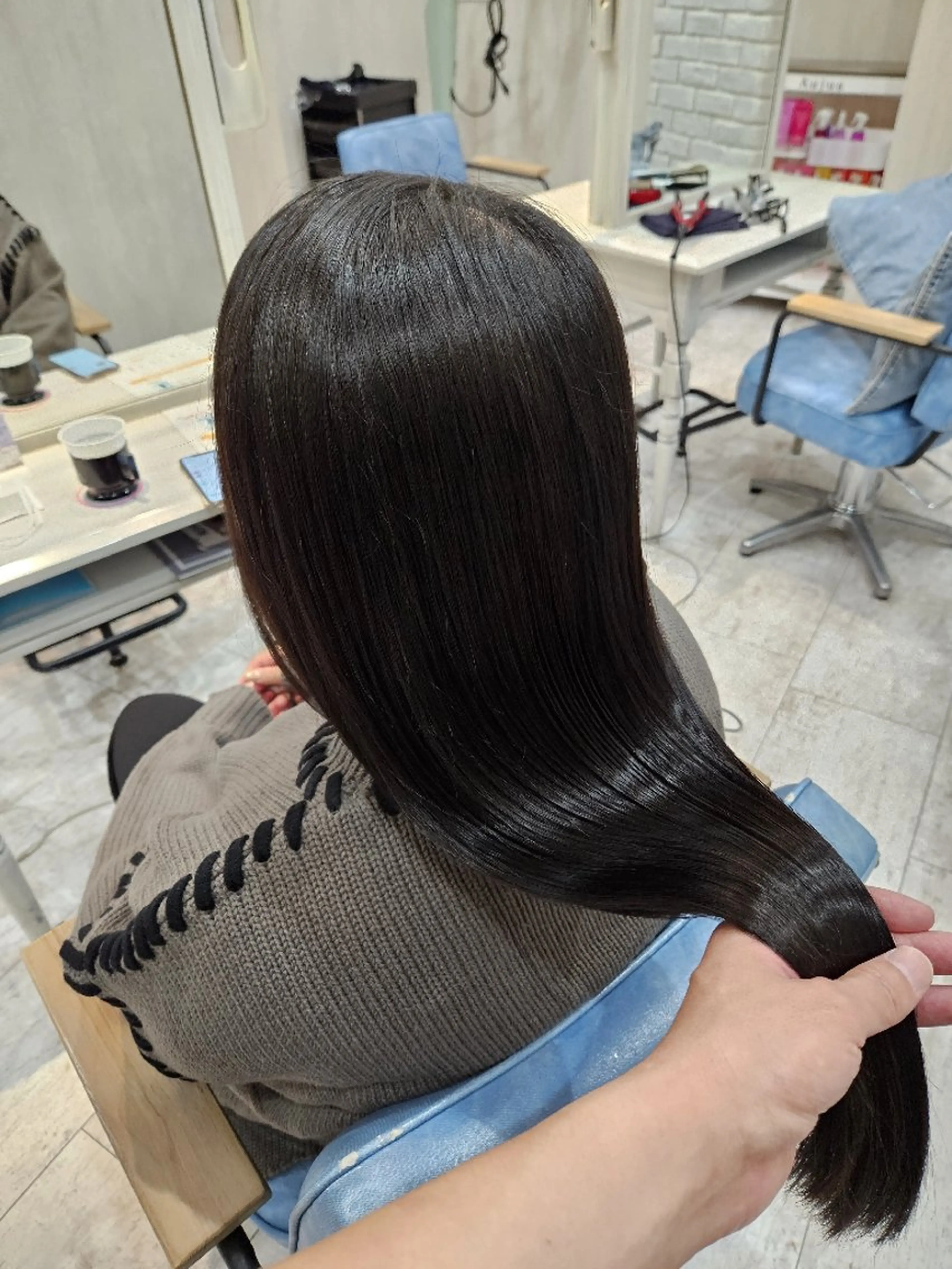 ロング 顔周りカット 髪質改善 レイヤーカット ロング トリートメント カット トリートメント 顔周りレイヤーカット 髪質改善代表西村功平のヘアスタイル